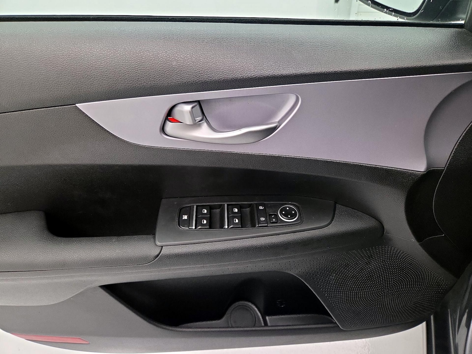 2024 Kia Forte LXS - Photo 13