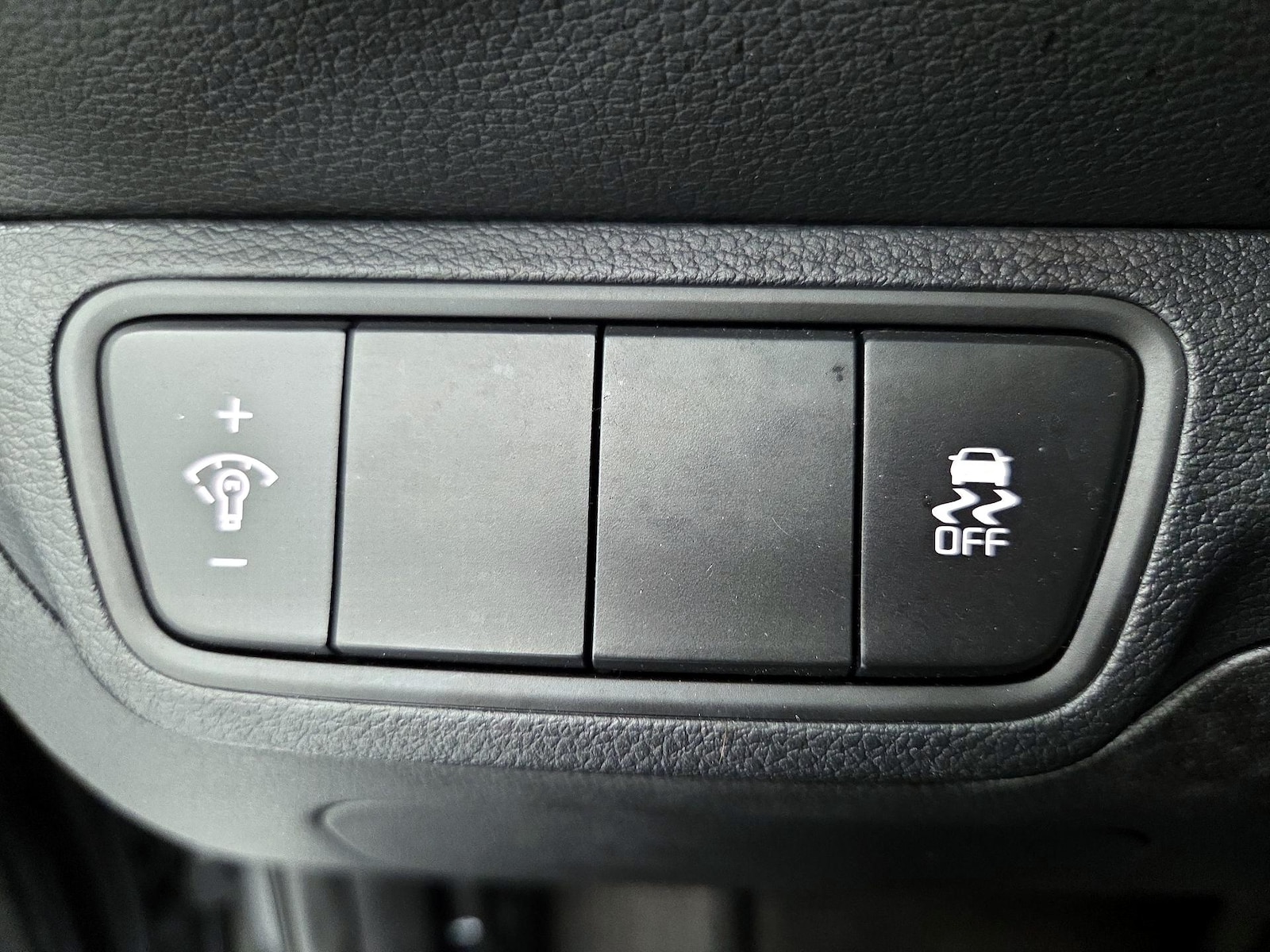 2024 Kia Forte LXS - Photo 14