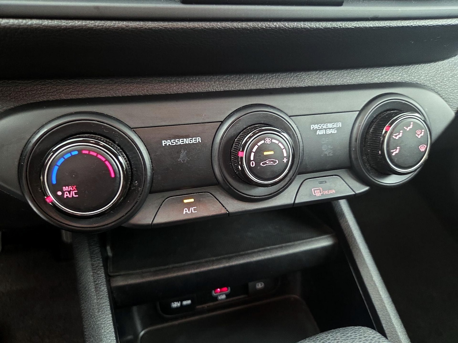 2024 Kia Forte LXS - Photo 17