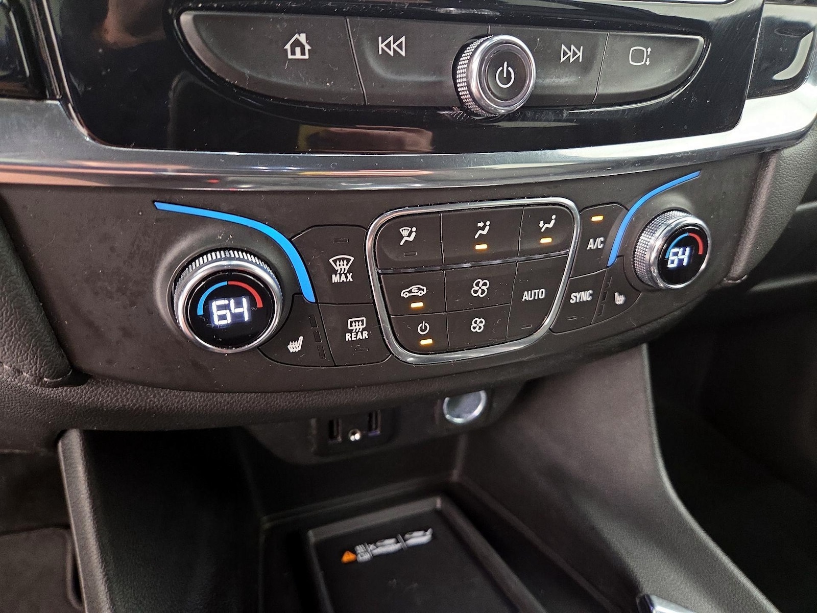 2023 Chevrolet Traverse 1LT - Photo 17