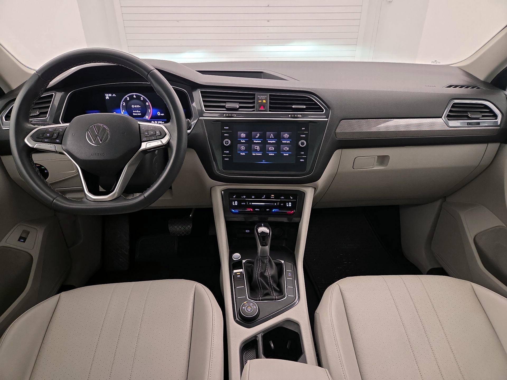 Thumbnail: 2022 Volkswagen Tiguan - 9