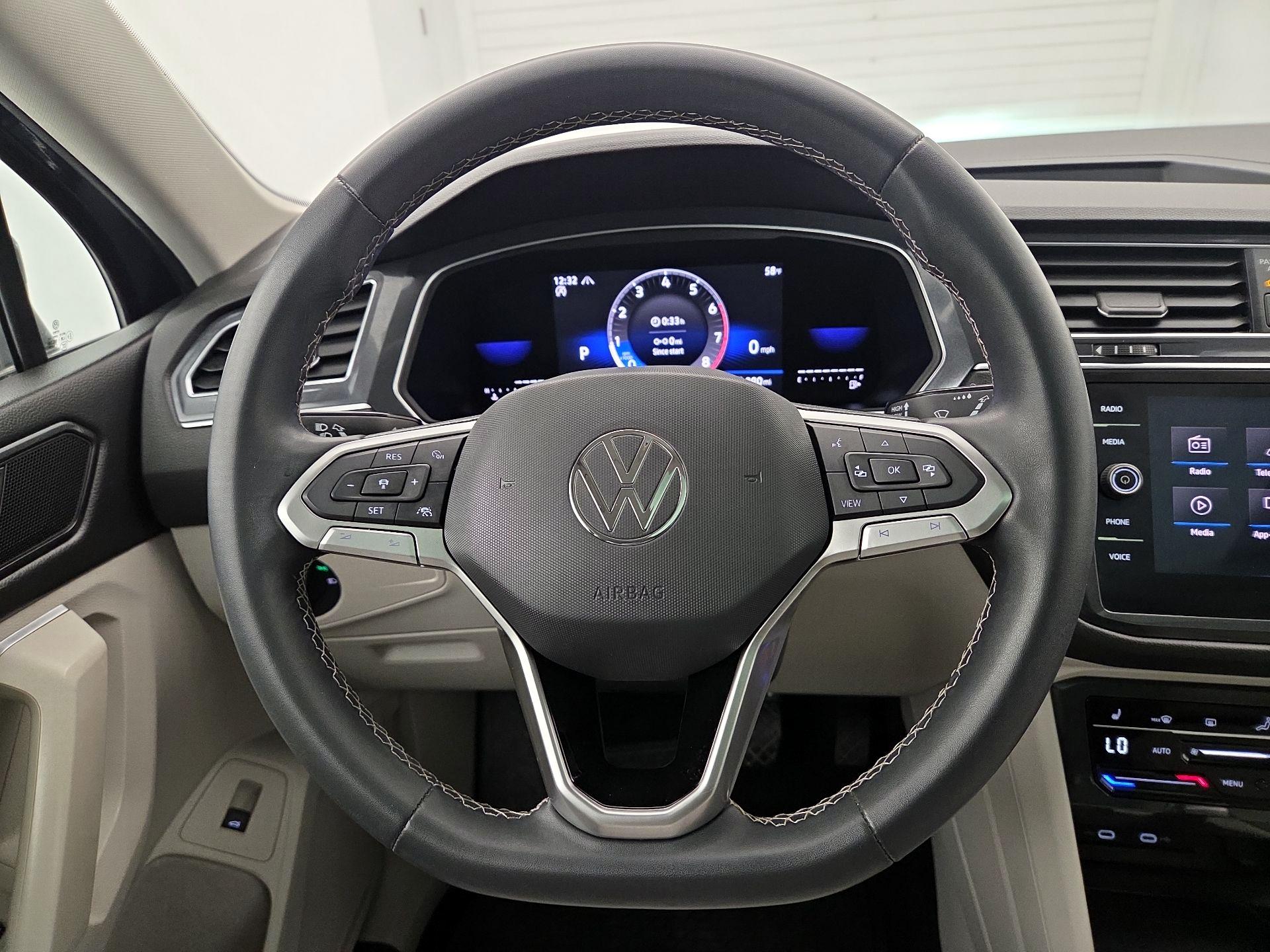 Thumbnail: 2022 Volkswagen Tiguan - 10