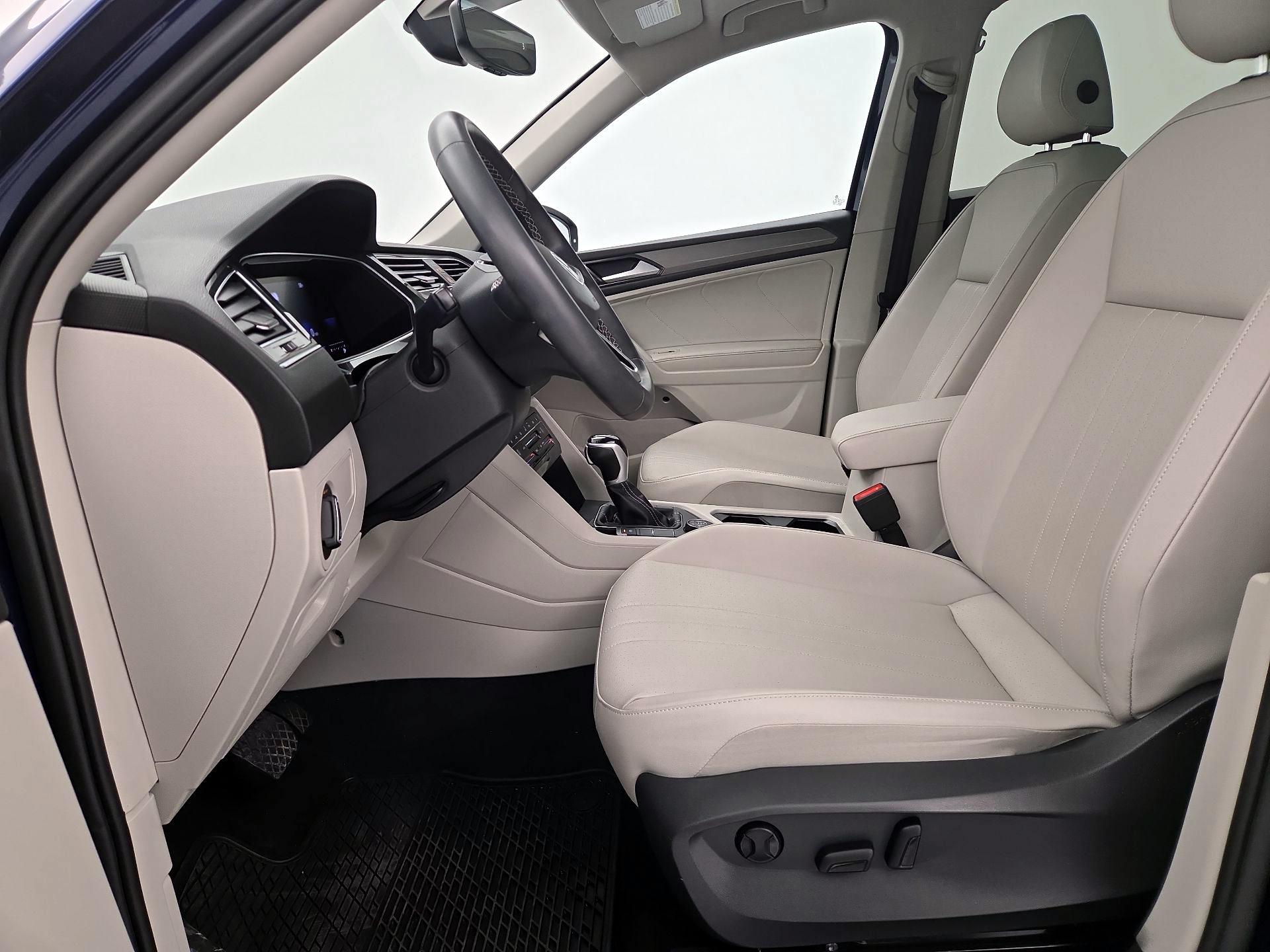 Thumbnail: 2022 Volkswagen Tiguan - 11