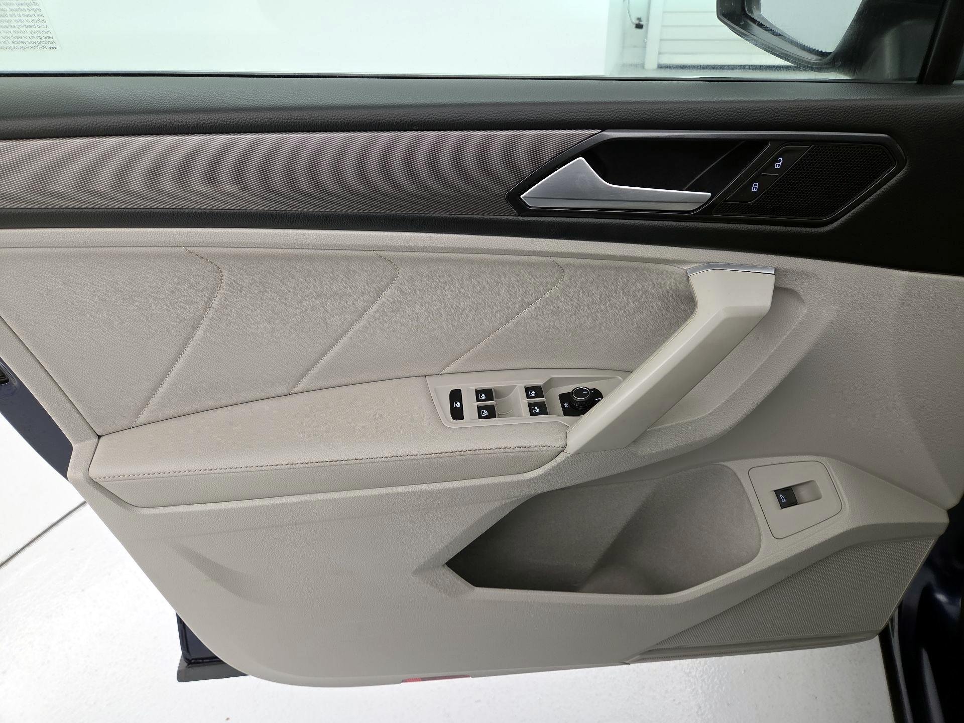 Thumbnail: 2022 Volkswagen Tiguan - 12