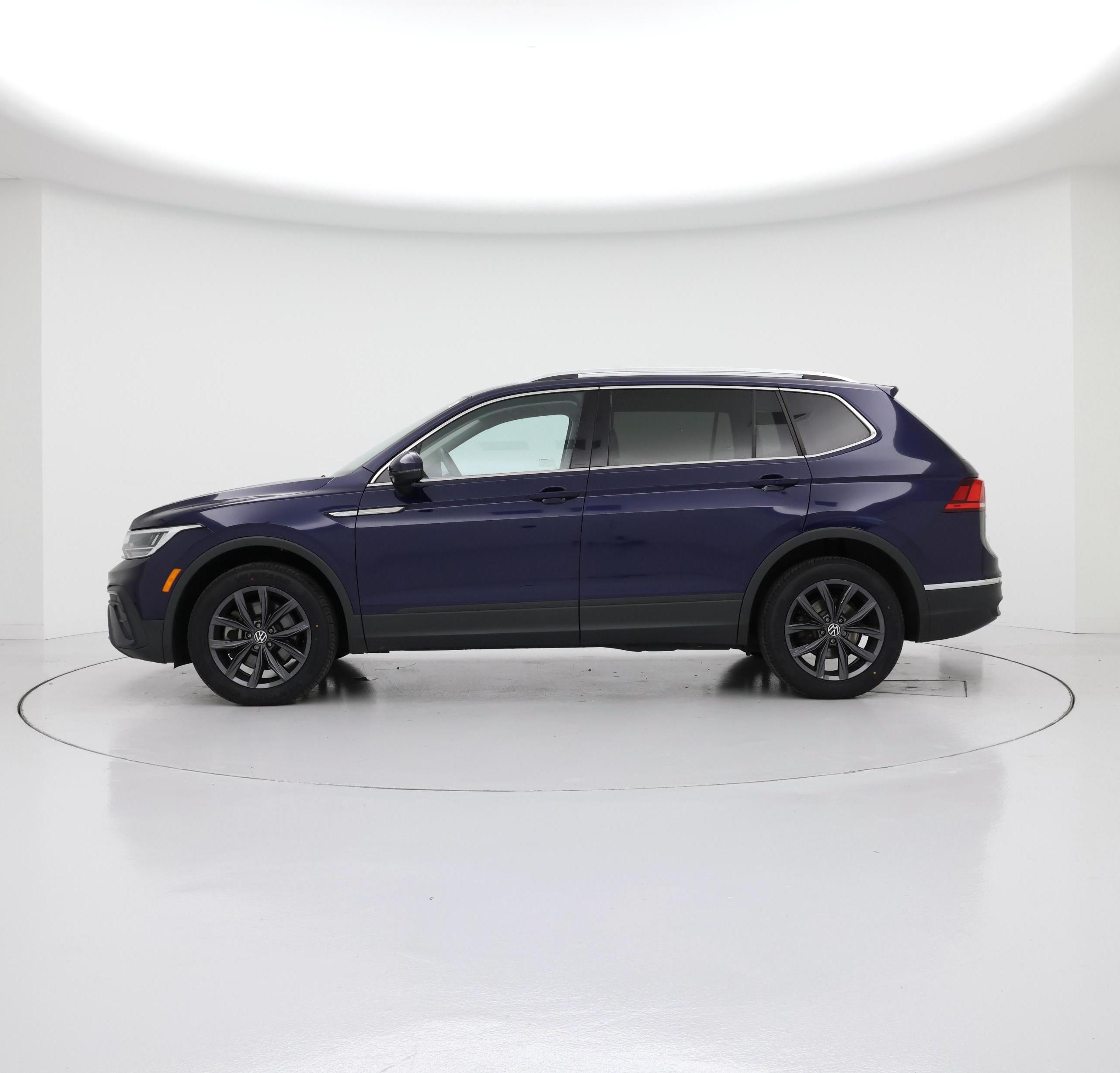 Thumbnail: 2022 Volkswagen Tiguan - 3