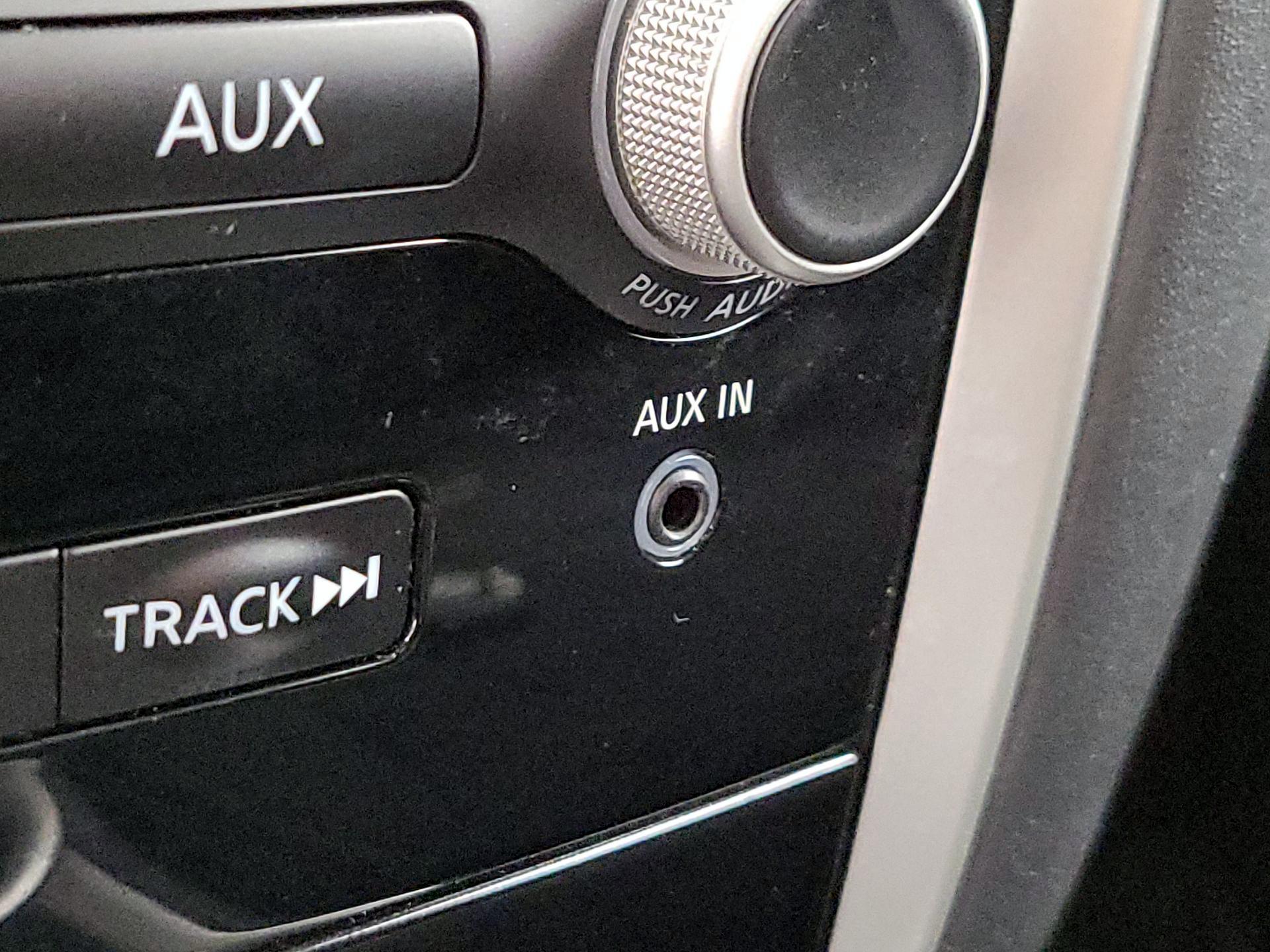 Thumbnail: 2014 Nissan Pathfinder - 17