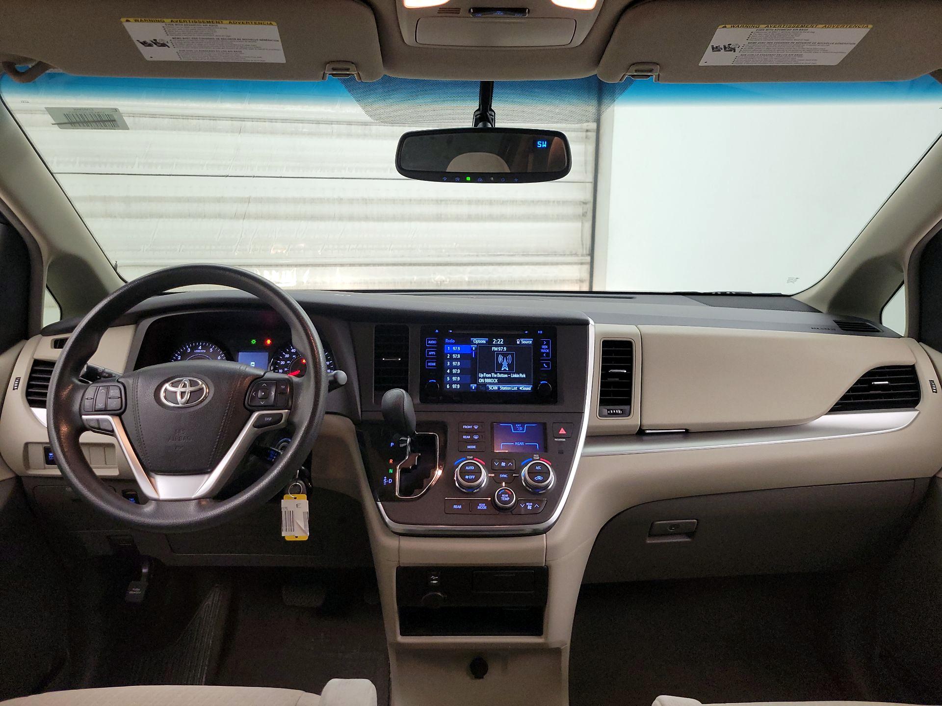 Thumbnail: 2016 Toyota Sienna - 9