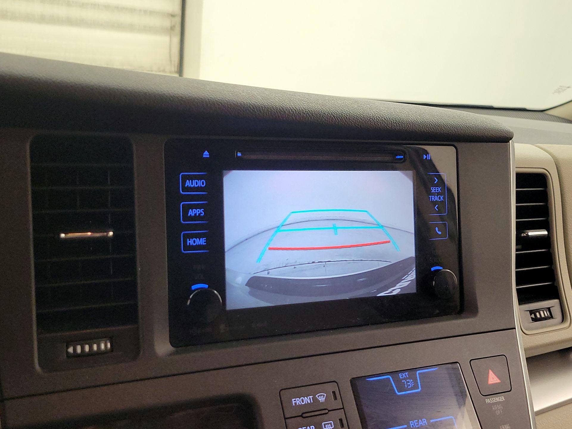 Thumbnail: 2016 Toyota Sienna - 14