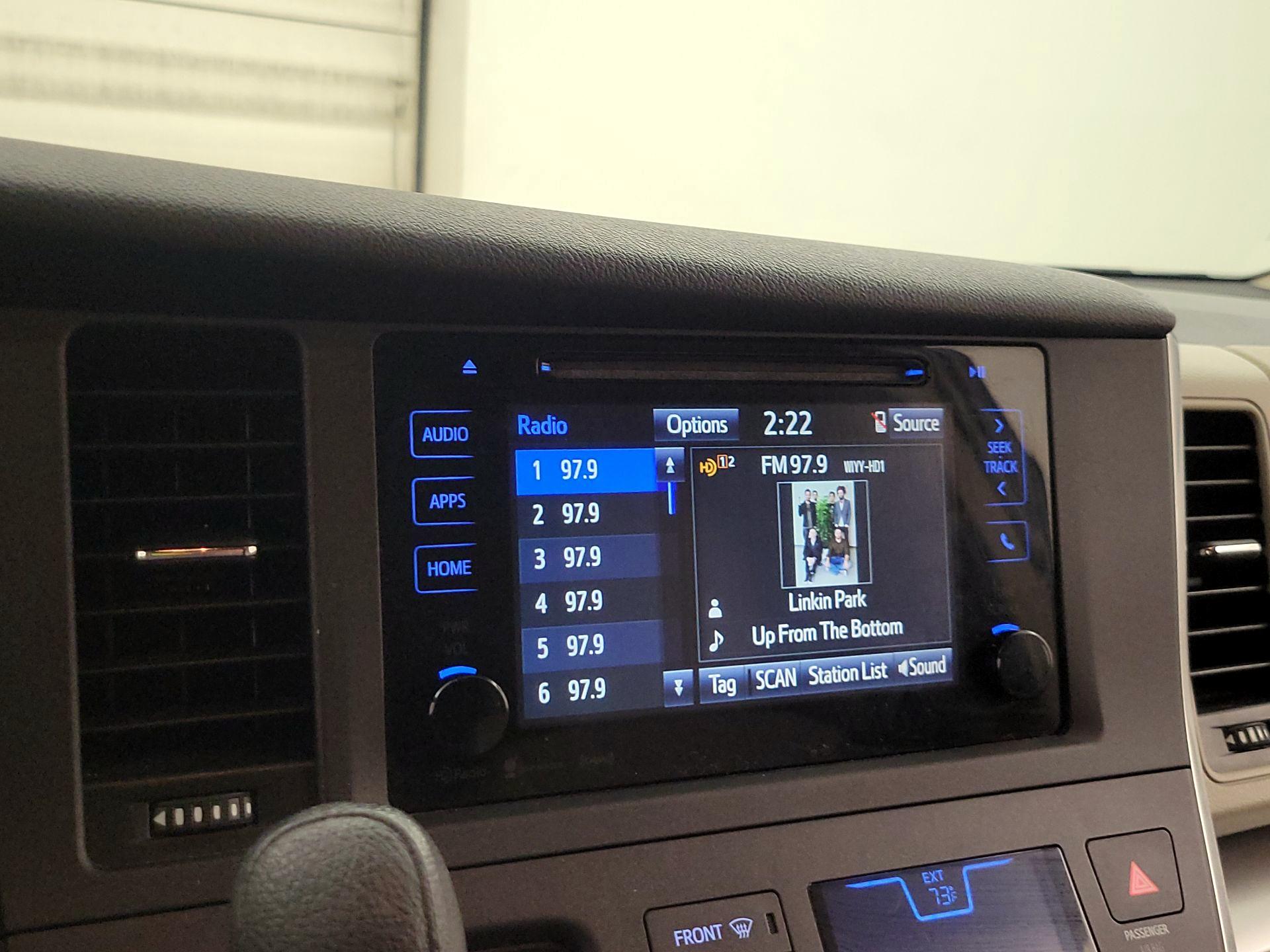 Thumbnail: 2016 Toyota Sienna - 15