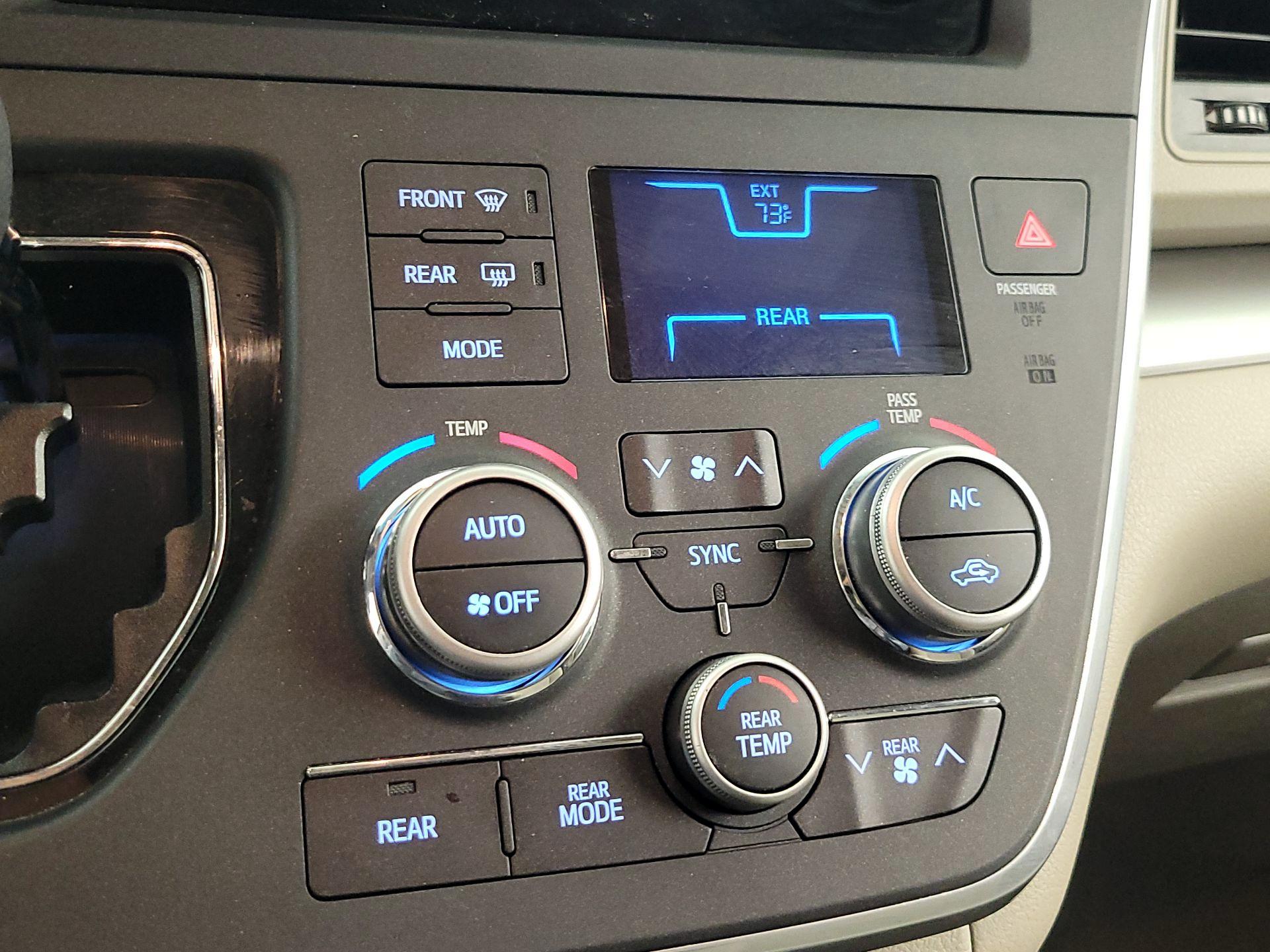 Thumbnail: 2016 Toyota Sienna - 16