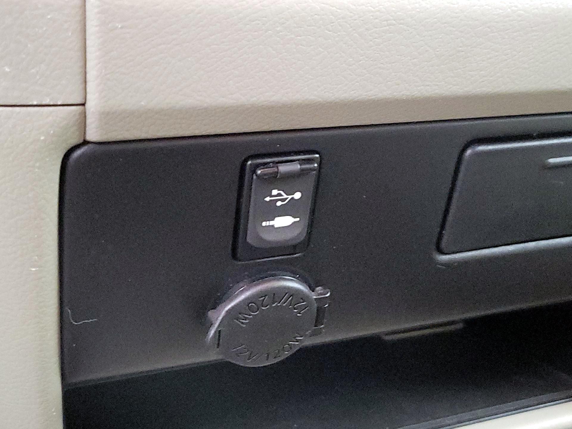 Thumbnail: 2016 Toyota Sienna - 18