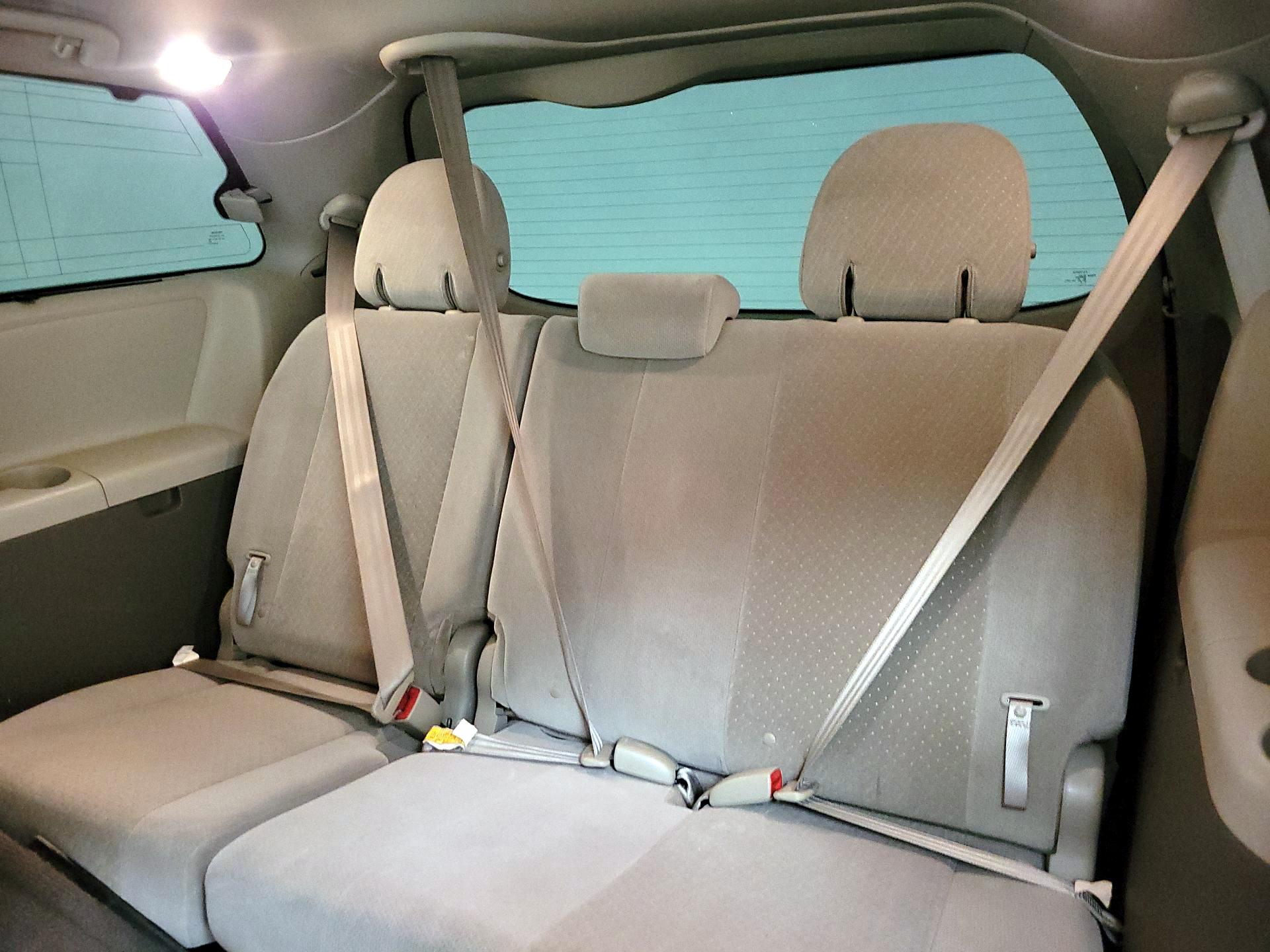 Thumbnail: 2016 Toyota Sienna - 20