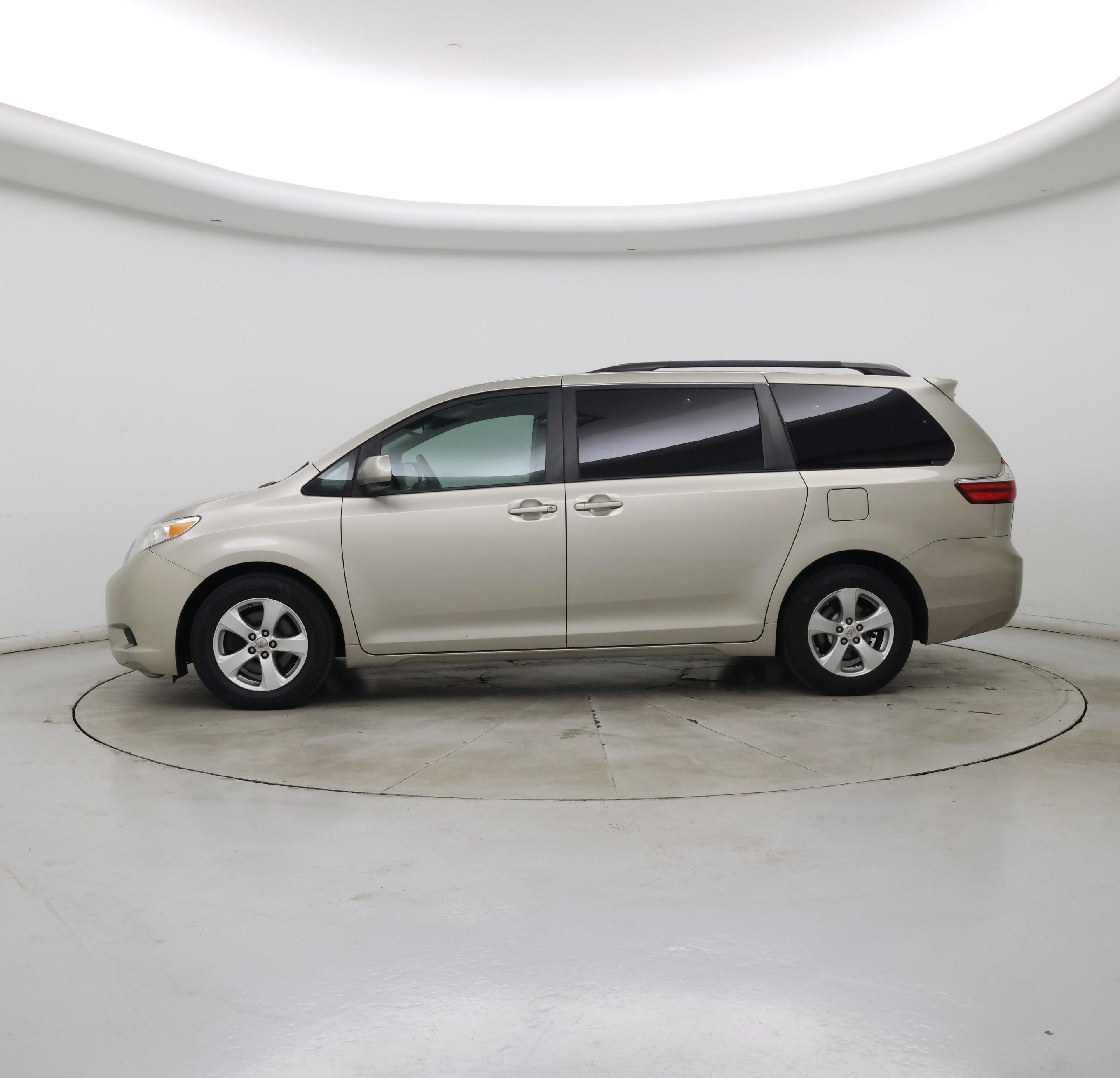 Thumbnail: 2016 Toyota Sienna - 3