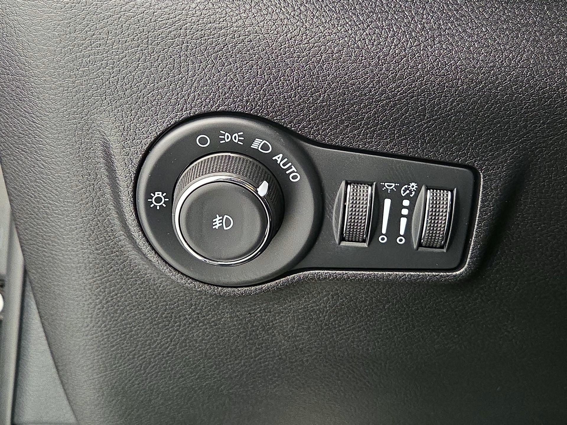 Thumbnail: 2022 Jeep Compass - 13