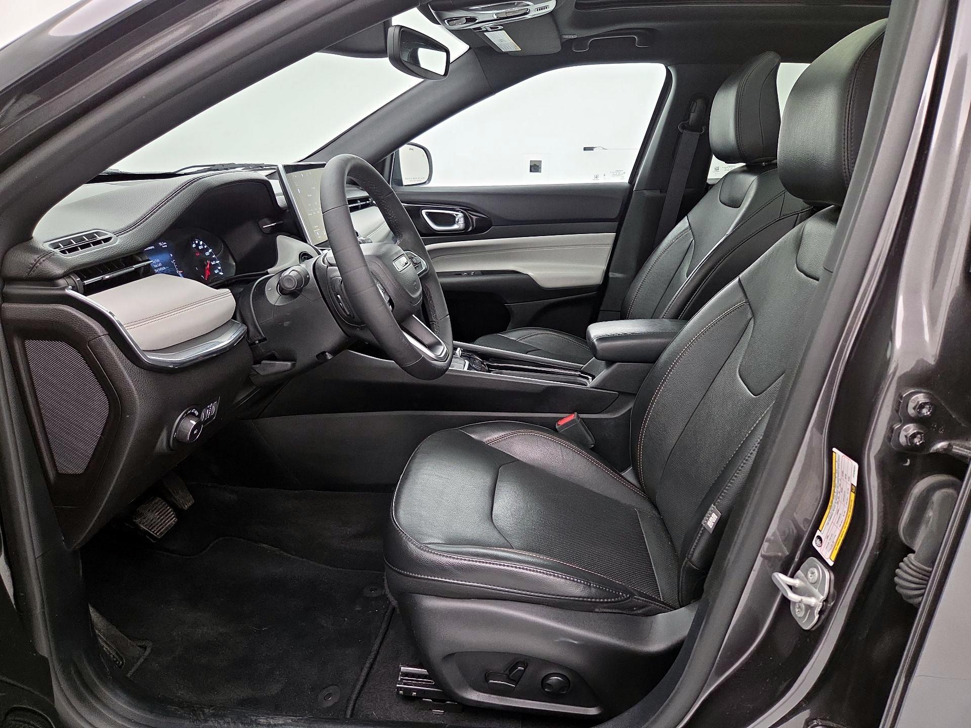 Thumbnail: 2023 Jeep Compass - 11