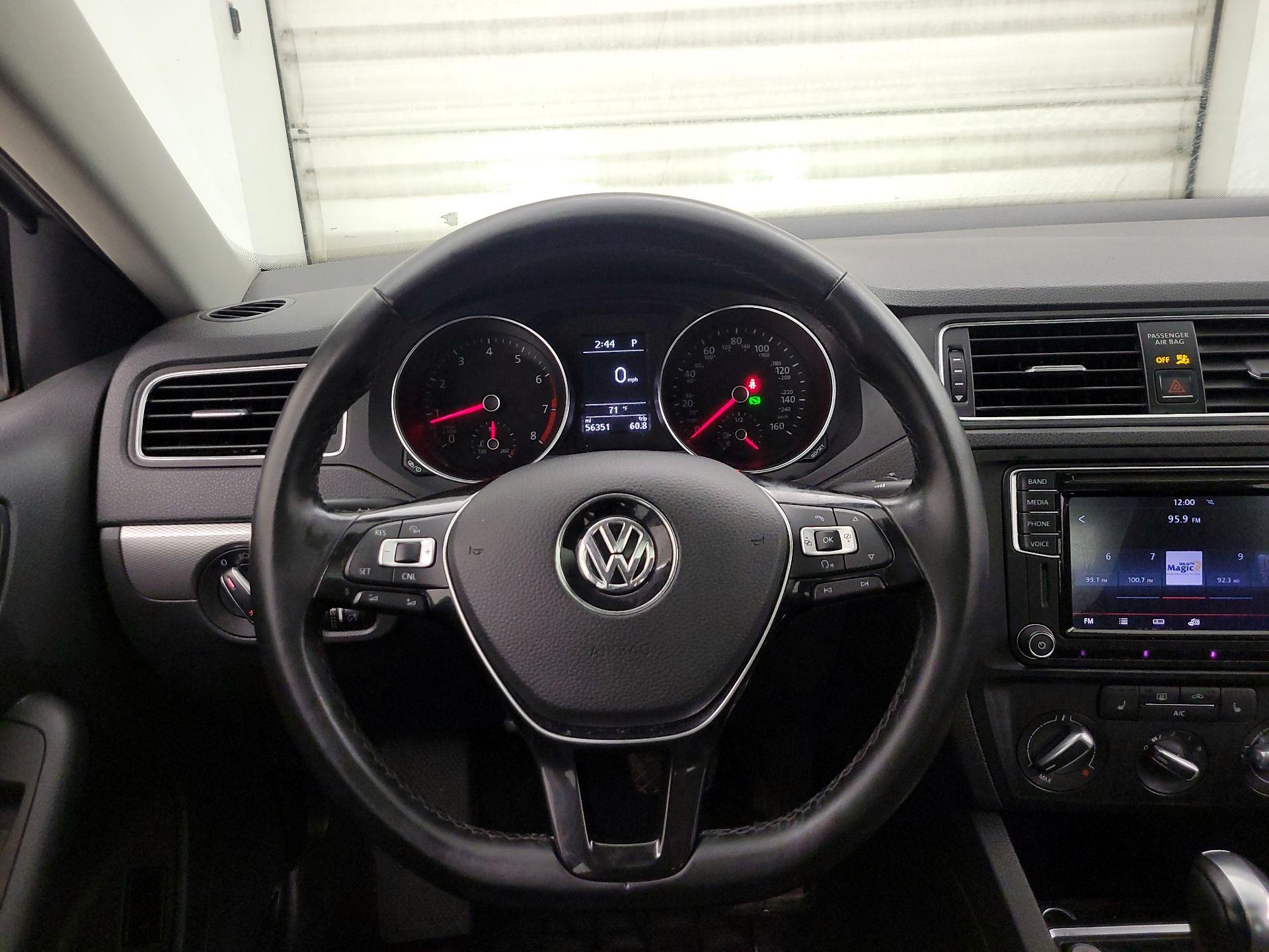 Thumbnail: 2017 Volkswagen Jetta - 10