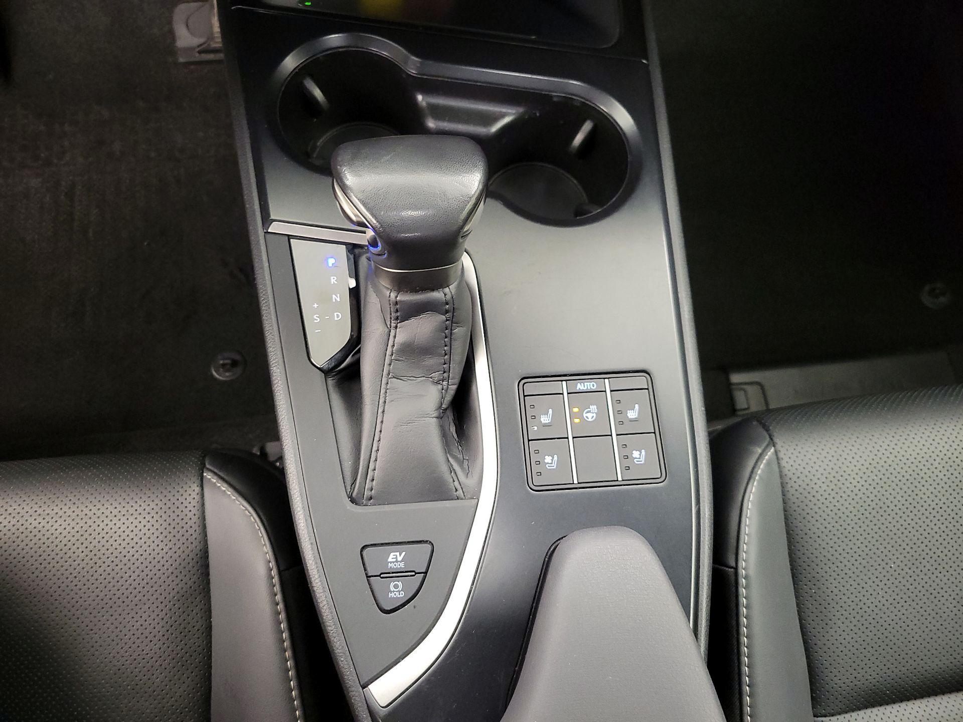 Thumbnail: 2023 Lexus UX - 17