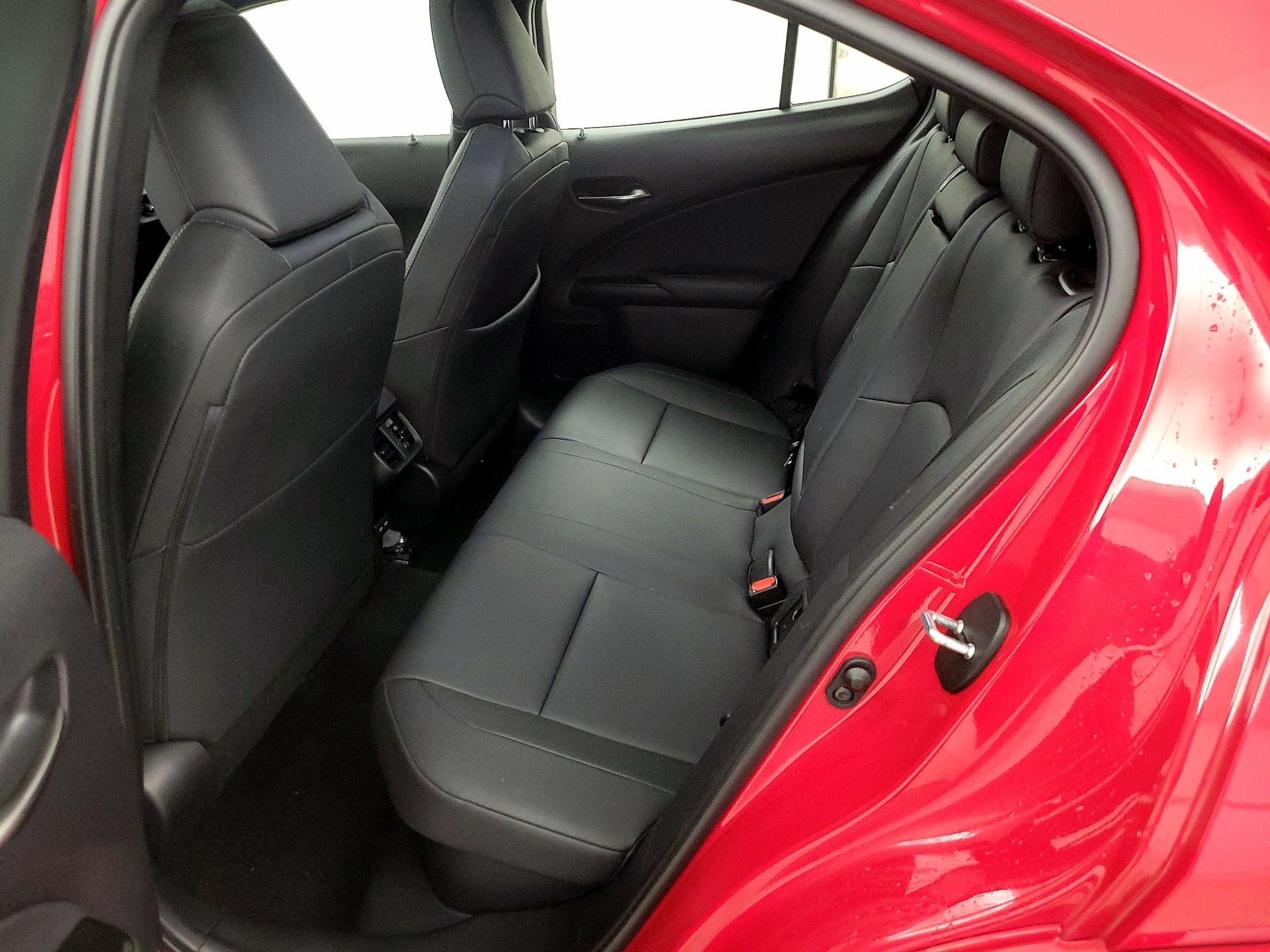 Thumbnail: 2023 Lexus UX - 20