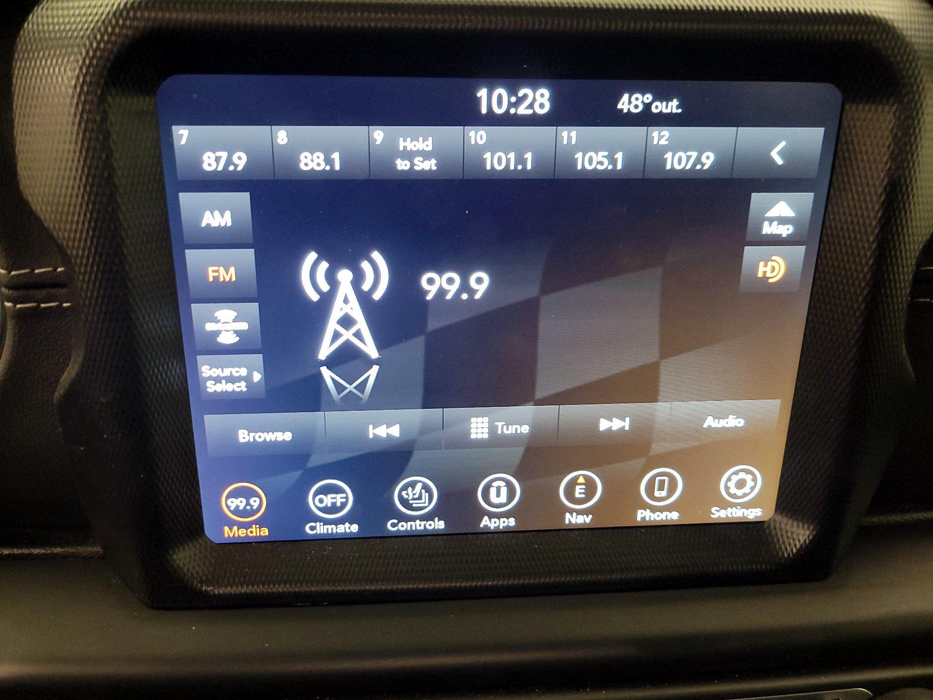 Thumbnail: 2022 Jeep Gladiator - 16