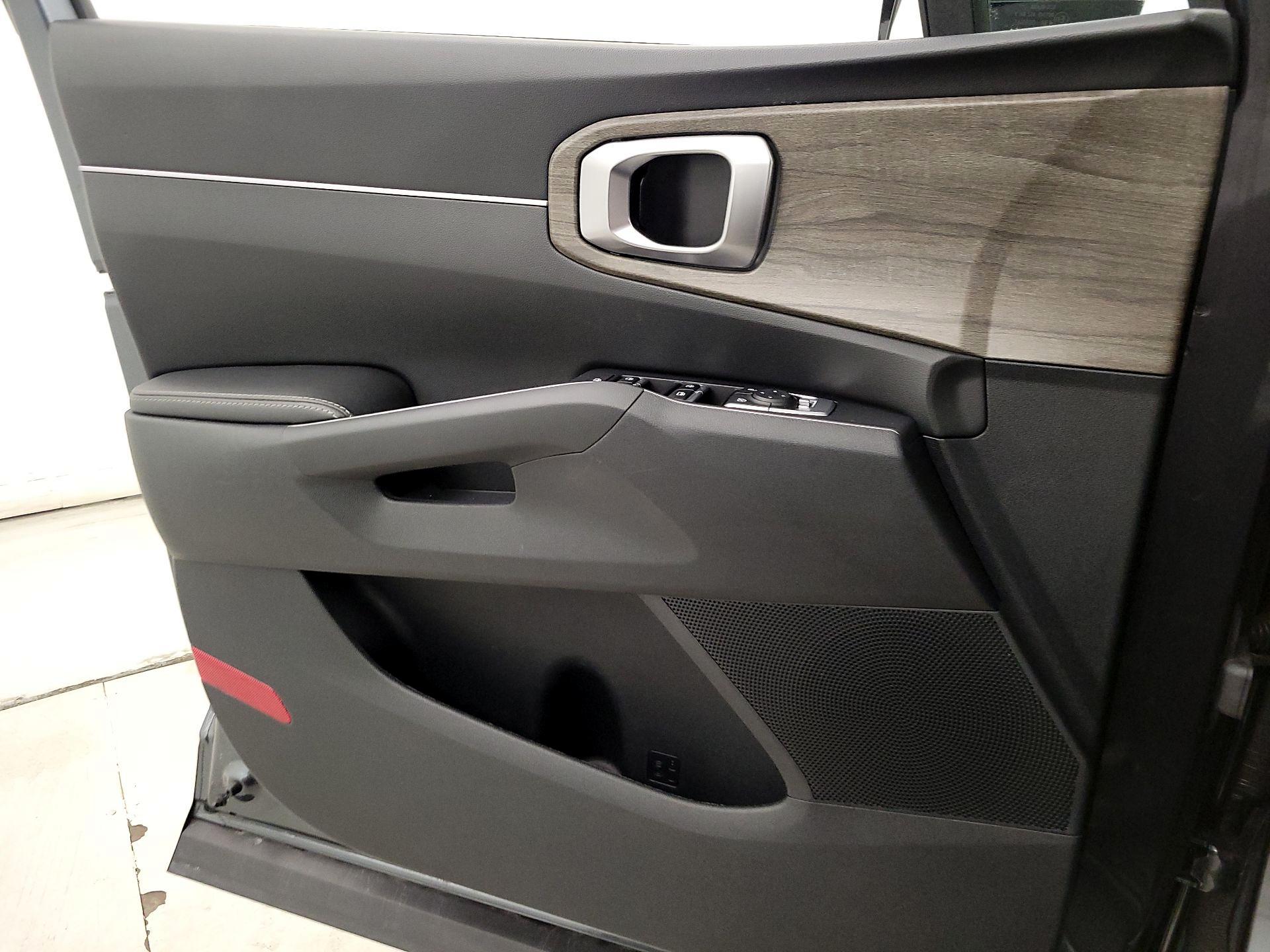 Thumbnail: 2022 Kia Sorento - 12