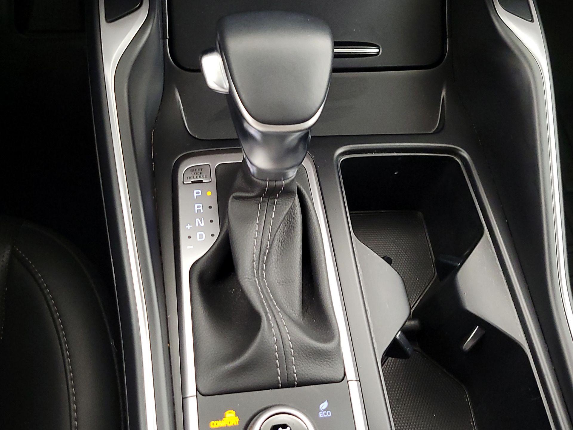 Thumbnail: 2022 Kia Sorento - 18