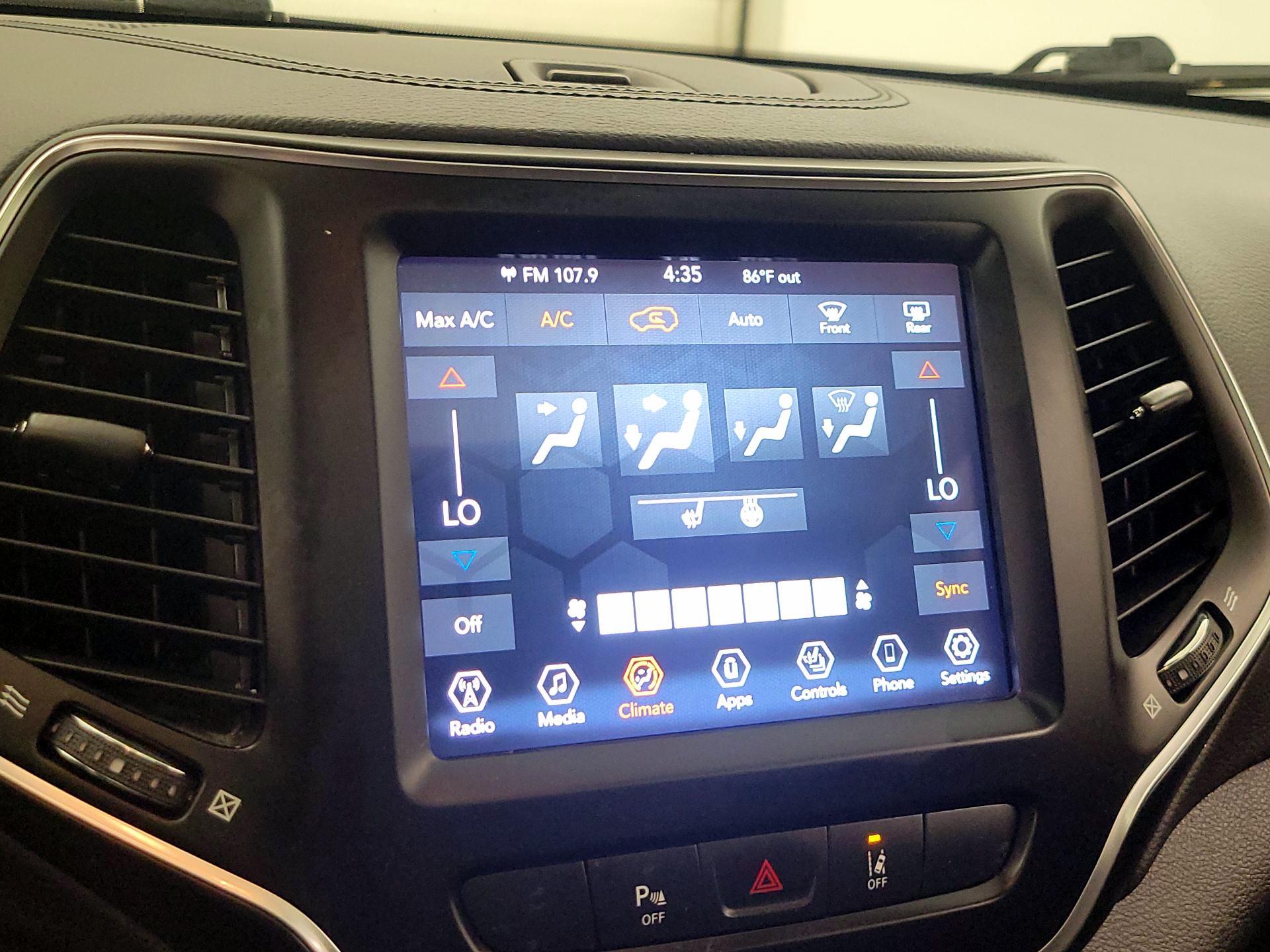 Thumbnail: 2021 Jeep Cherokee - 16