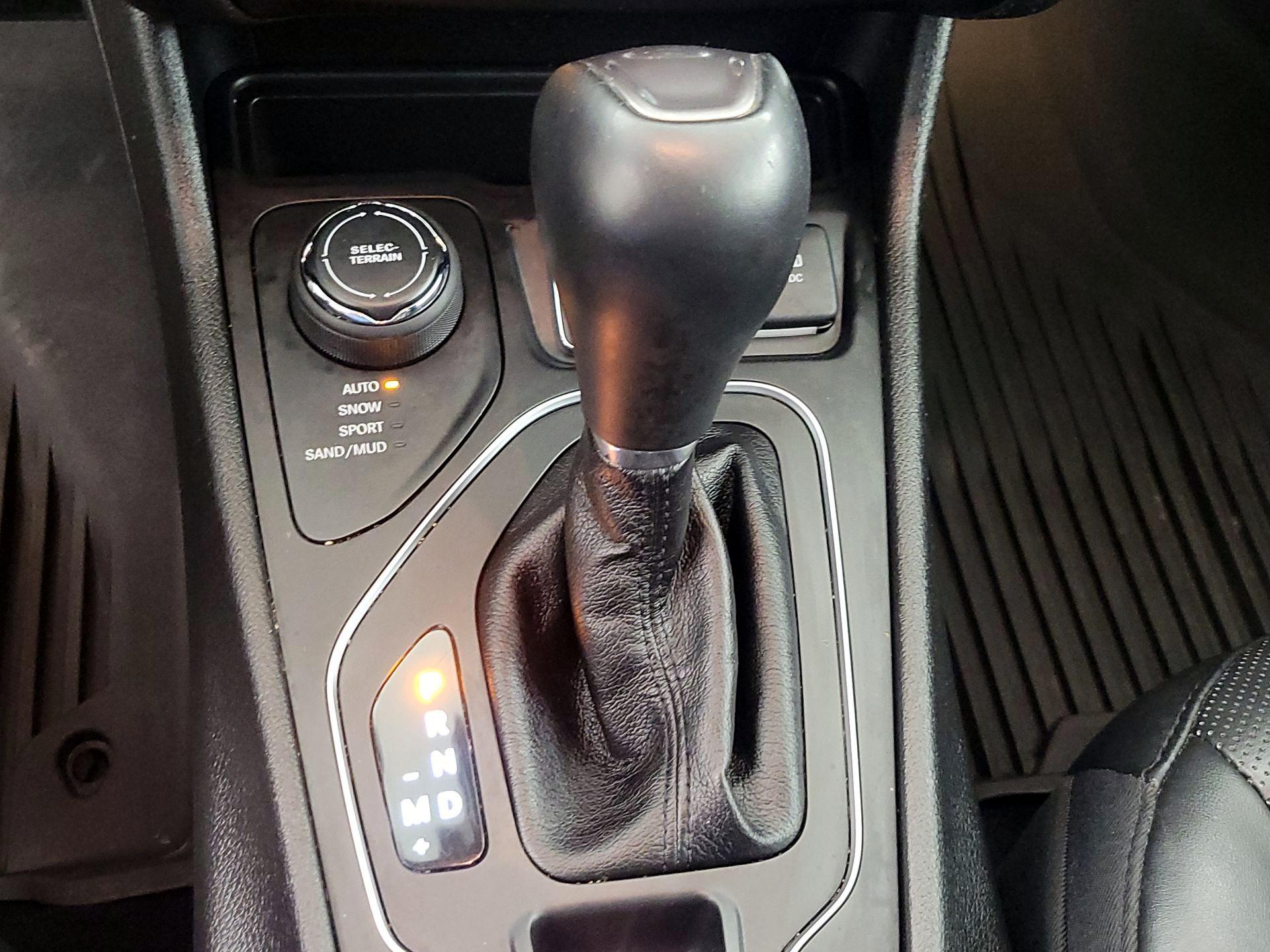 Thumbnail: 2021 Jeep Cherokee - 17