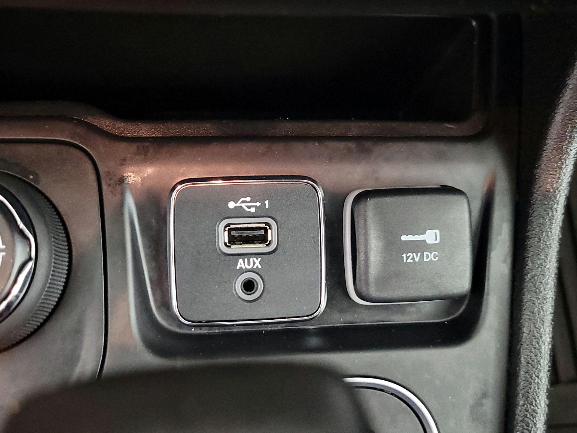 Thumbnail: 2021 Jeep Cherokee - 18