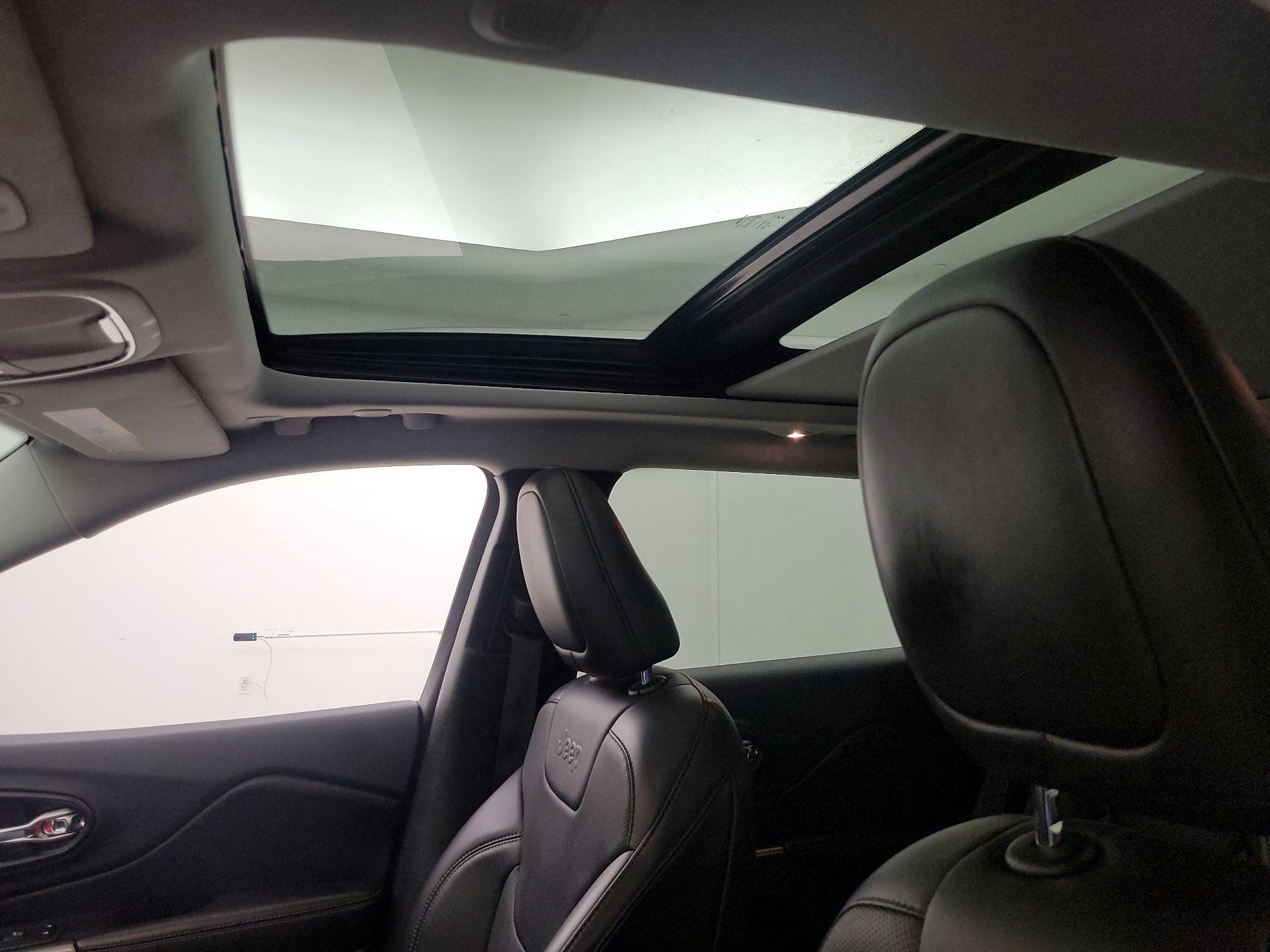 Thumbnail: 2021 Jeep Cherokee - 19