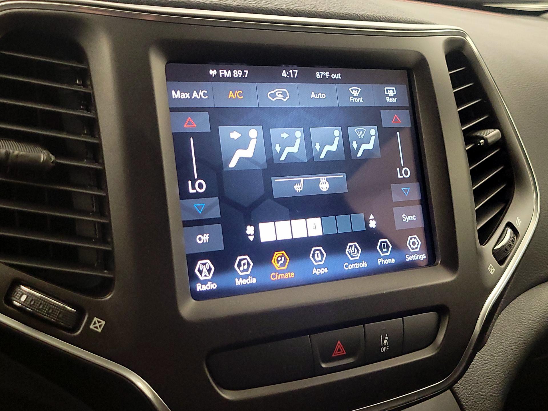 Thumbnail: 2022 Jeep Cherokee - 16