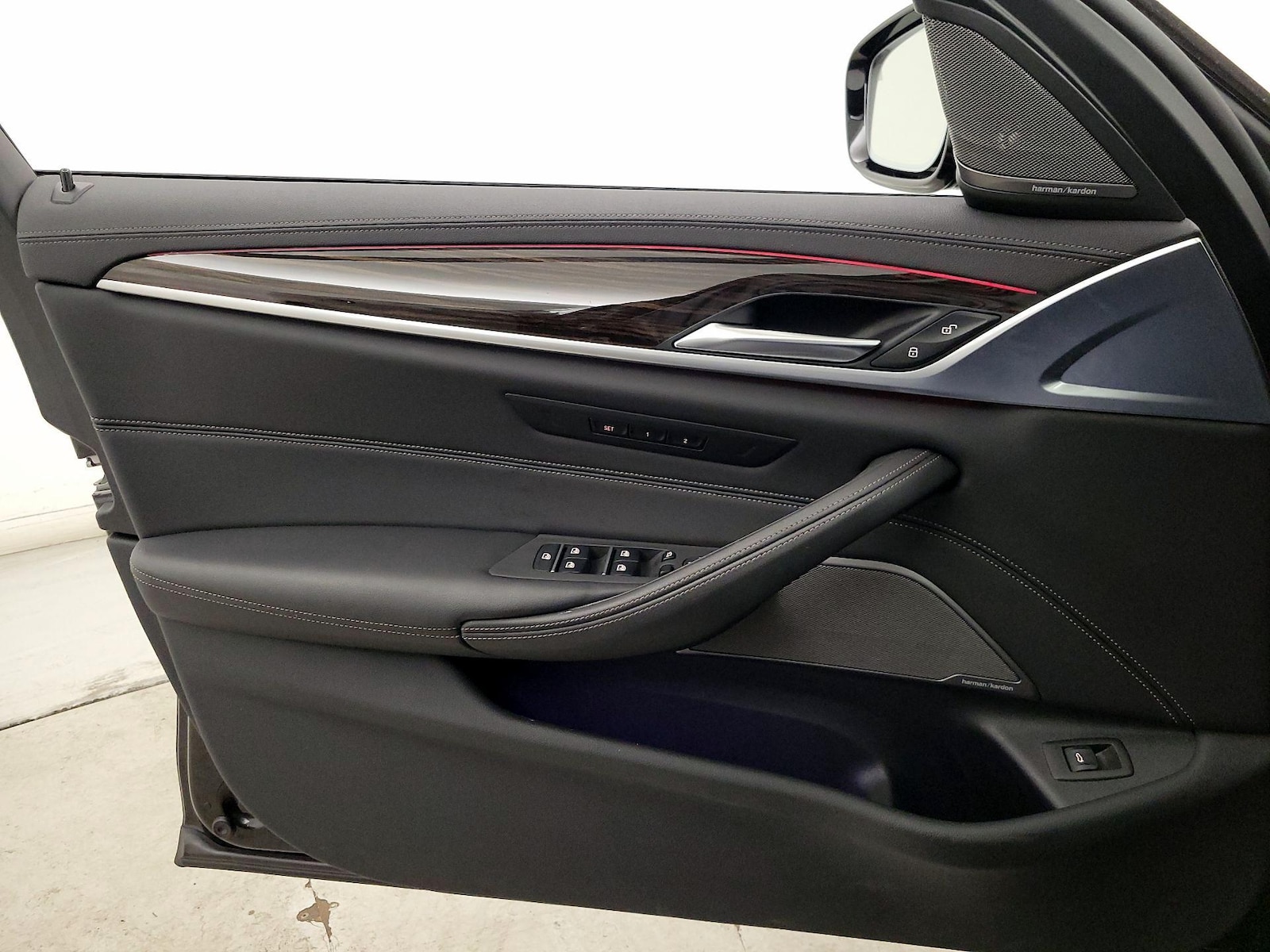 2021 BMW 5 Series M550i - Photo 13