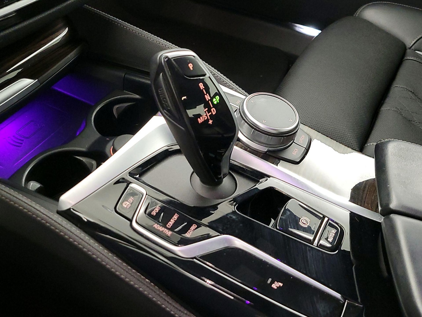 2021 BMW 5 Series M550i - Photo 19