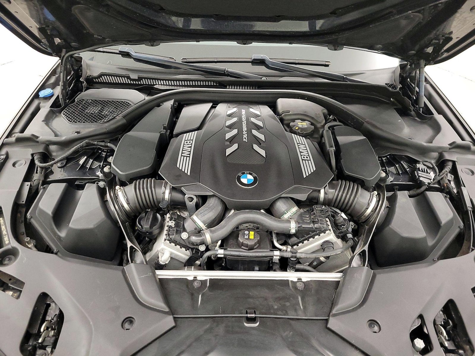 2021 BMW 5 Series M550i - Photo 24