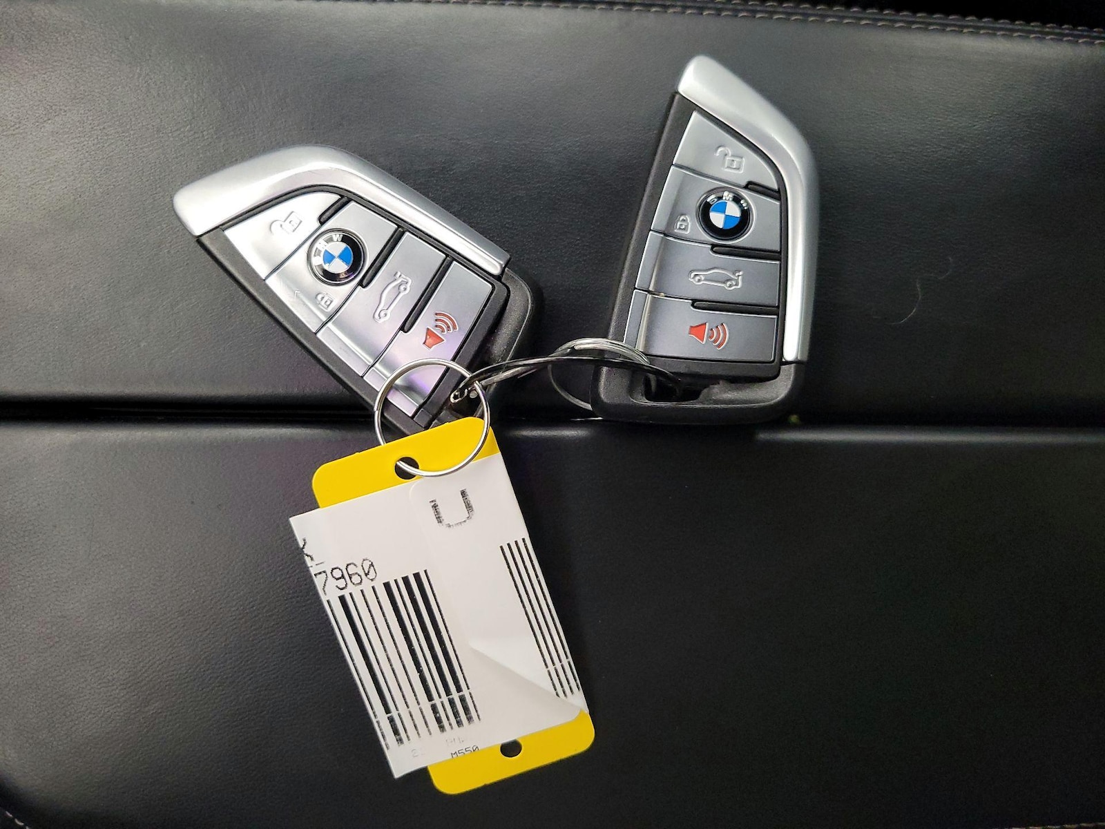 2021 BMW 5 Series M550i - Photo 25