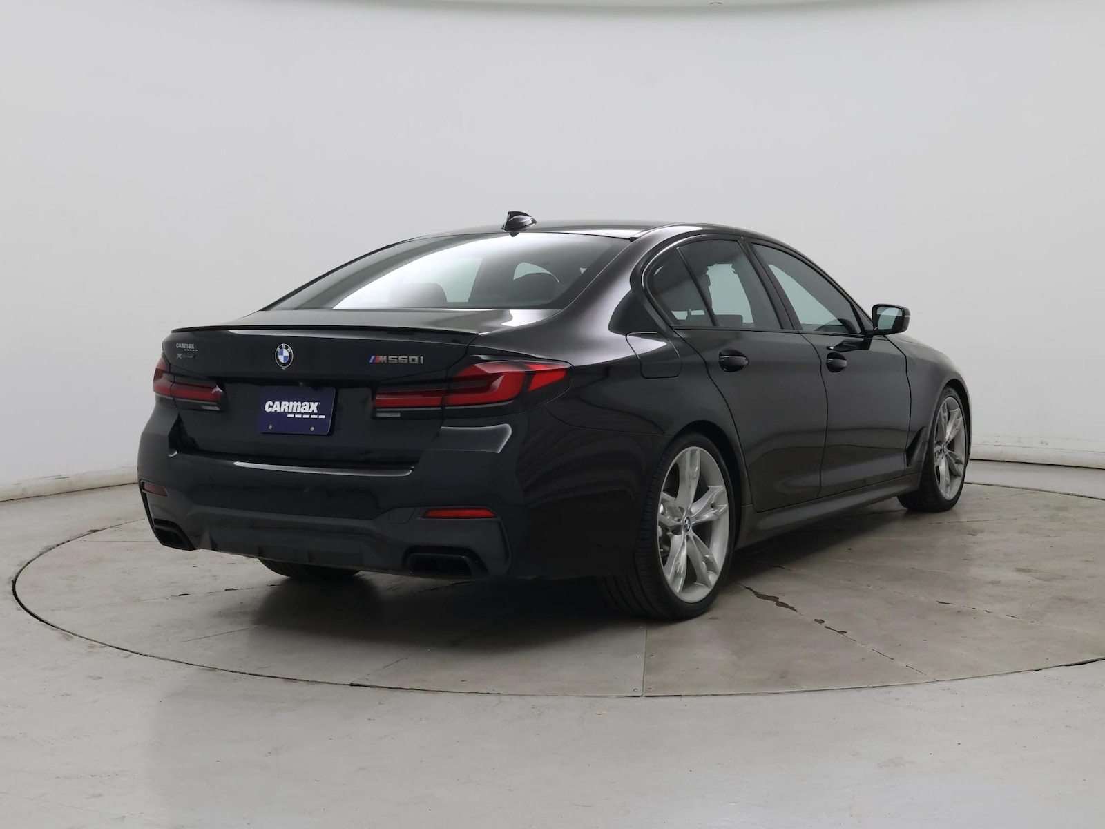 2021 BMW 5 Series M550i - Photo 9