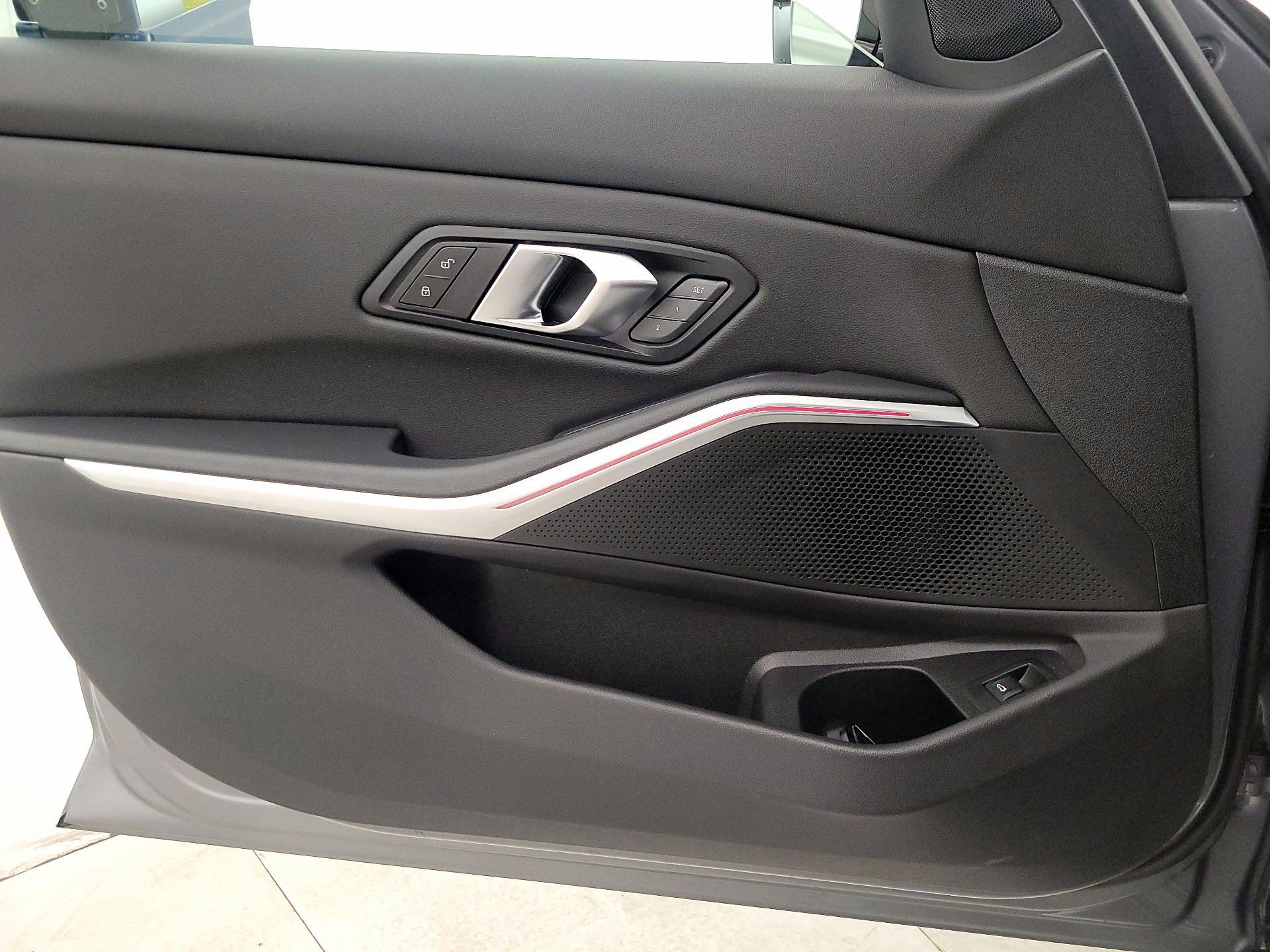 Thumbnail: 2024 BMW 3 Series - 12