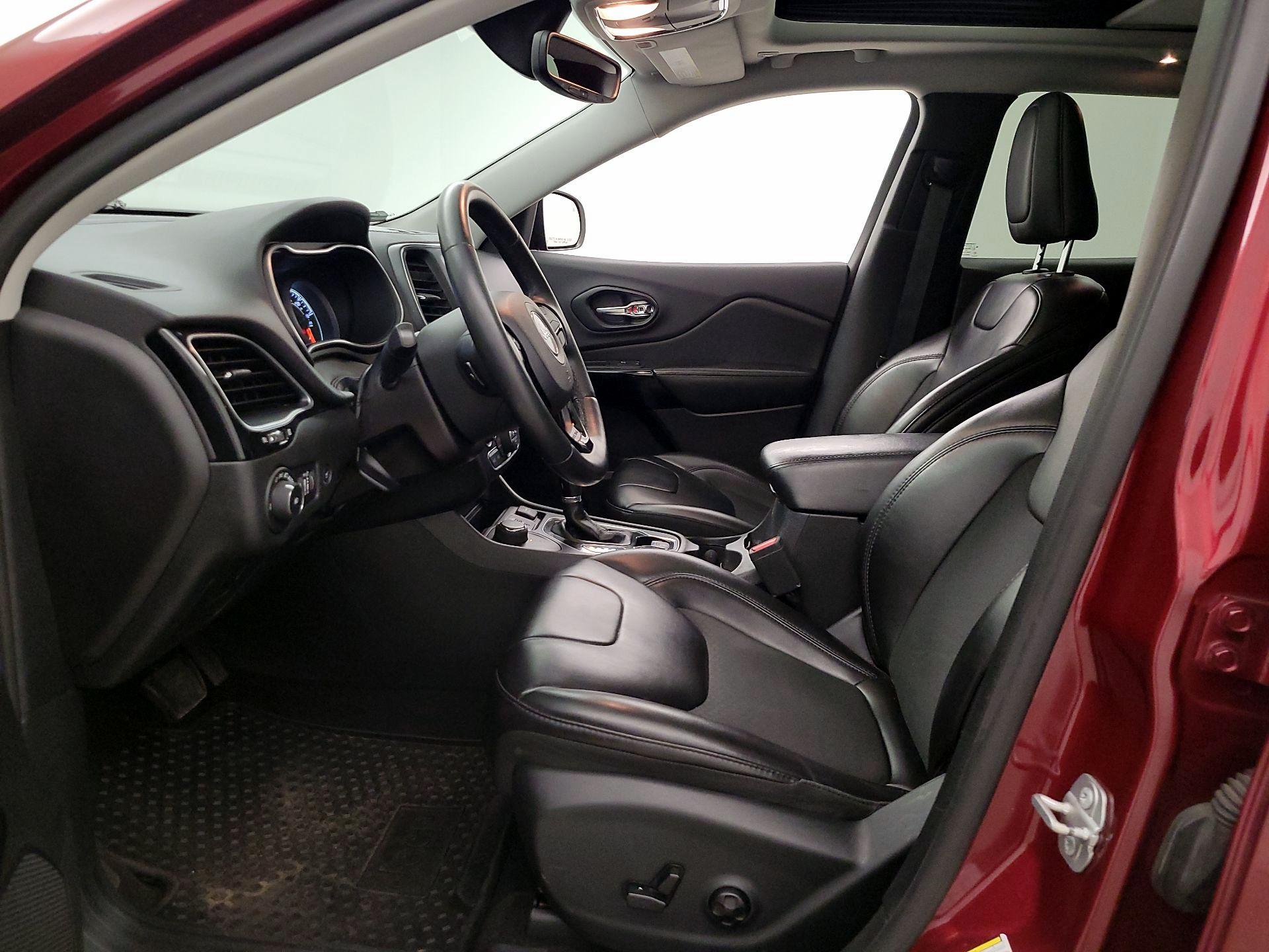 Thumbnail: 2019 Jeep Cherokee - 11