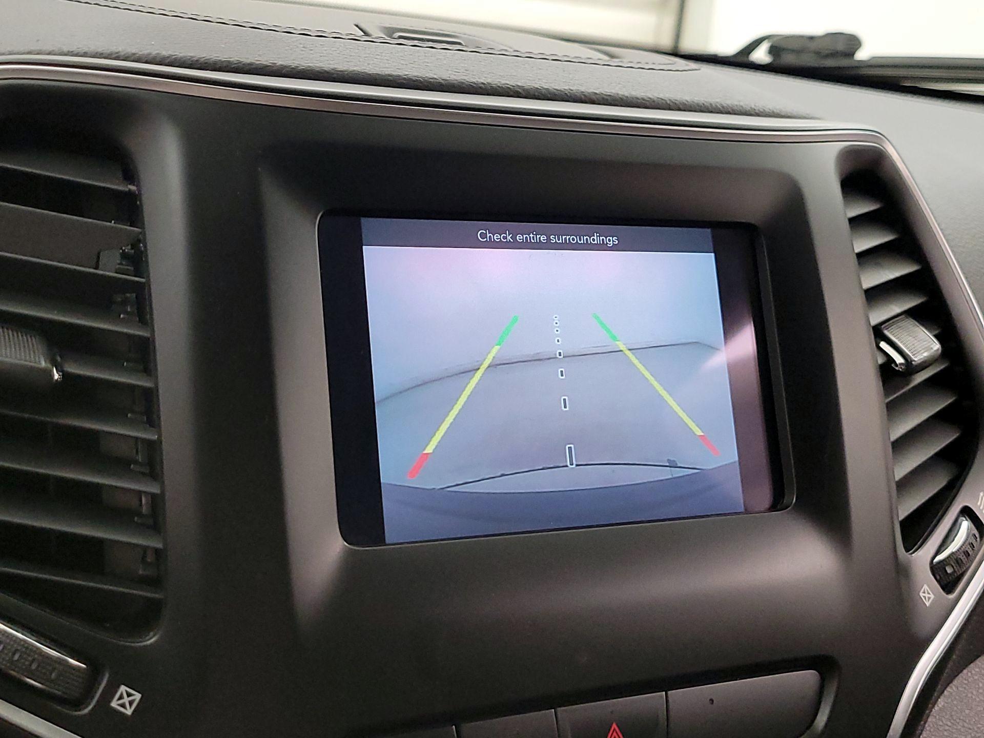 Thumbnail: 2019 Jeep Cherokee - 14