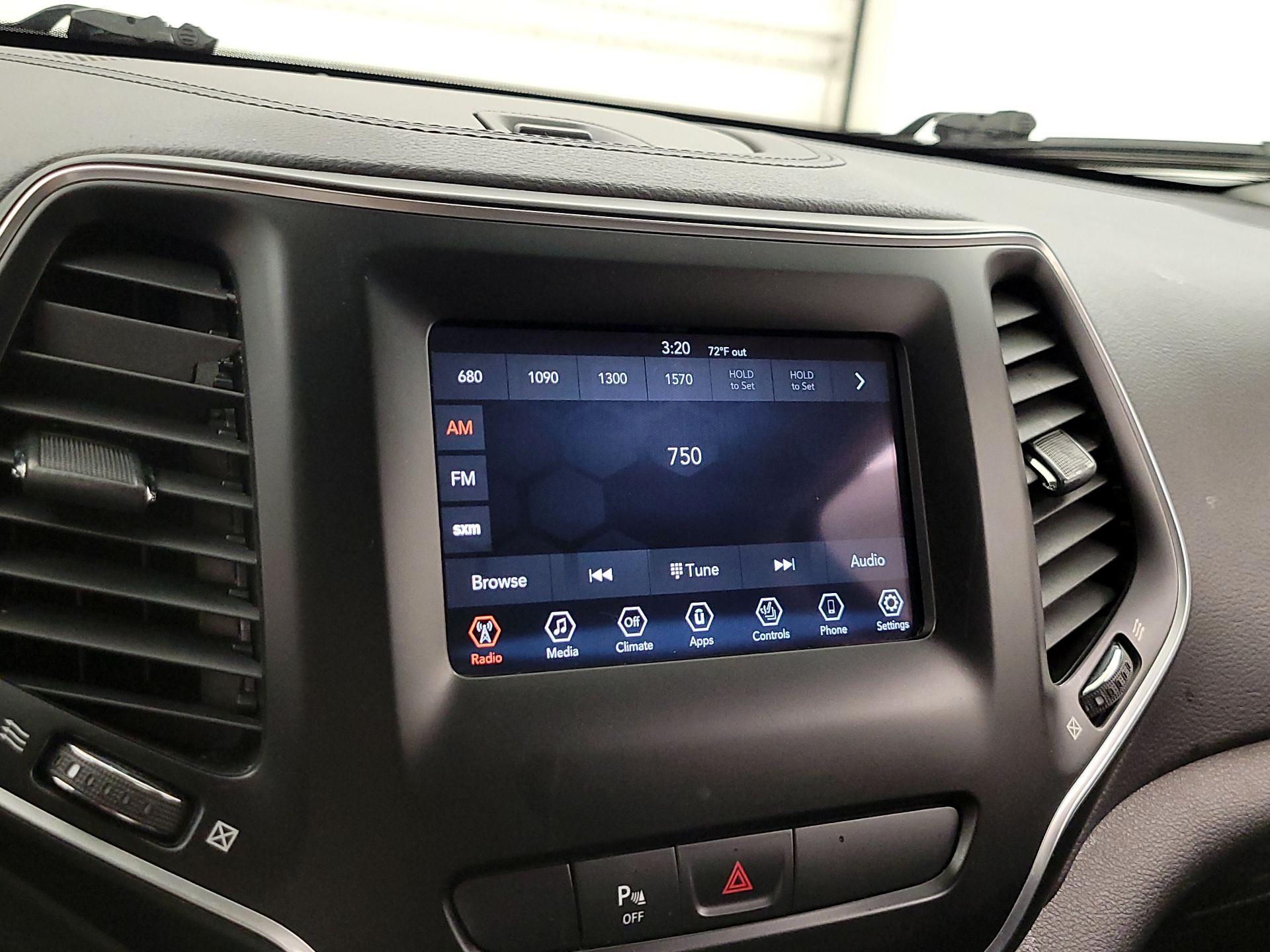 Thumbnail: 2019 Jeep Cherokee - 15