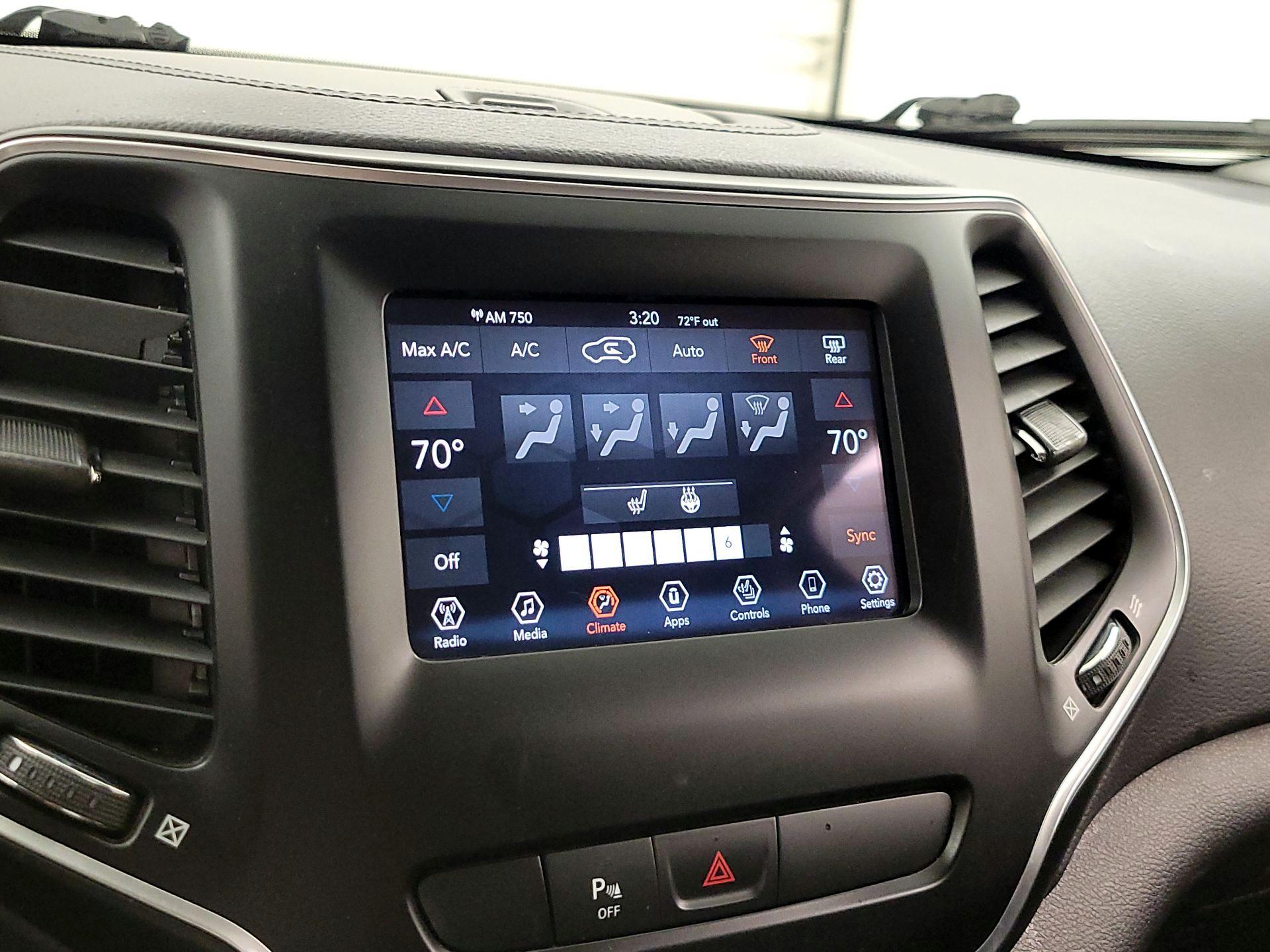 Thumbnail: 2019 Jeep Cherokee - 16