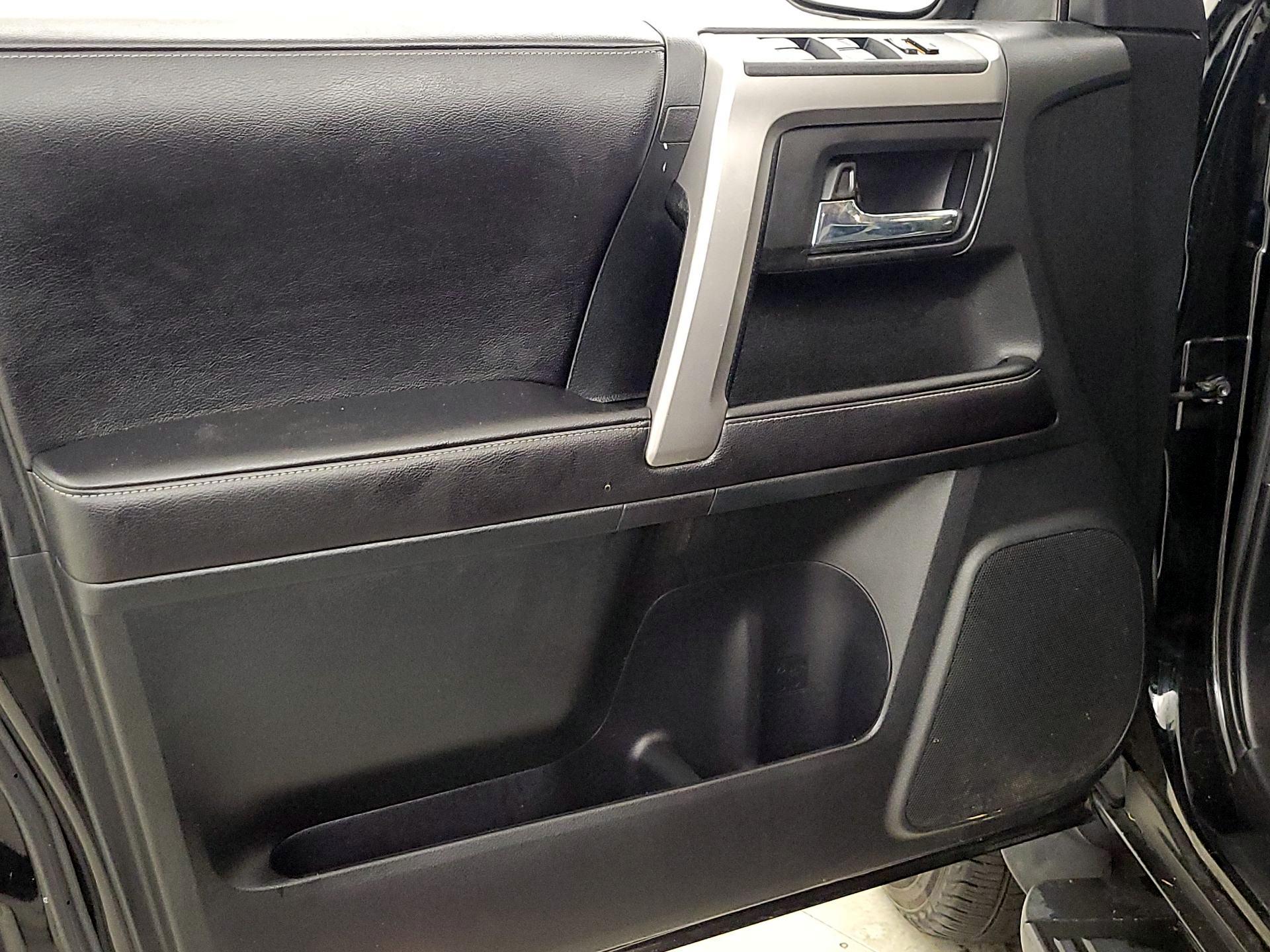 Thumbnail: 2016 Toyota 4Runner - 12