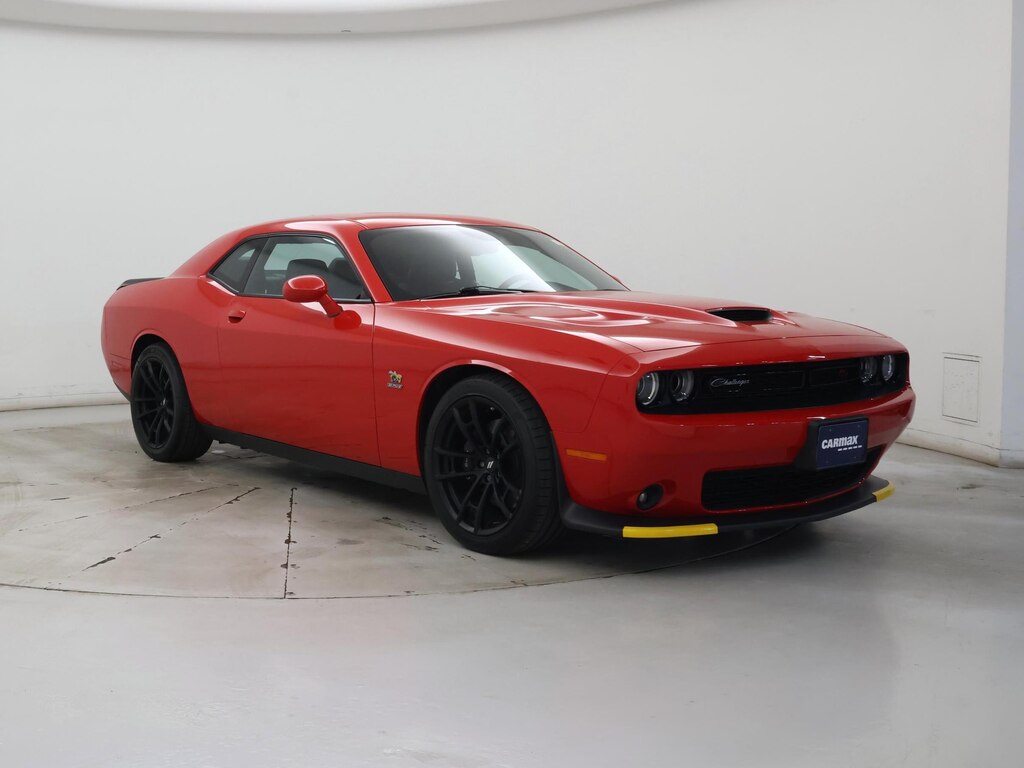 Dodge Challenger R/T Scat Pack RWD