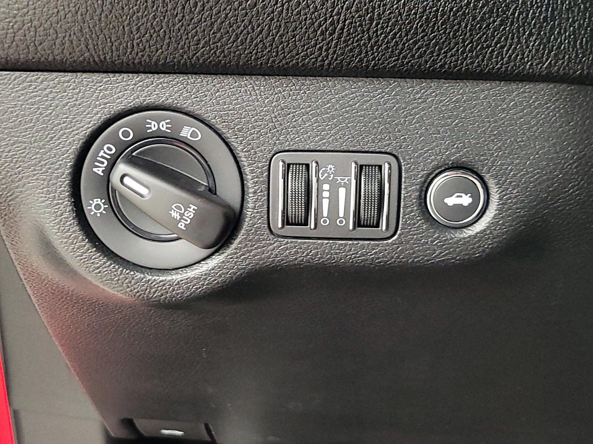 Thumbnail: 2019 Dodge Challenger - 13