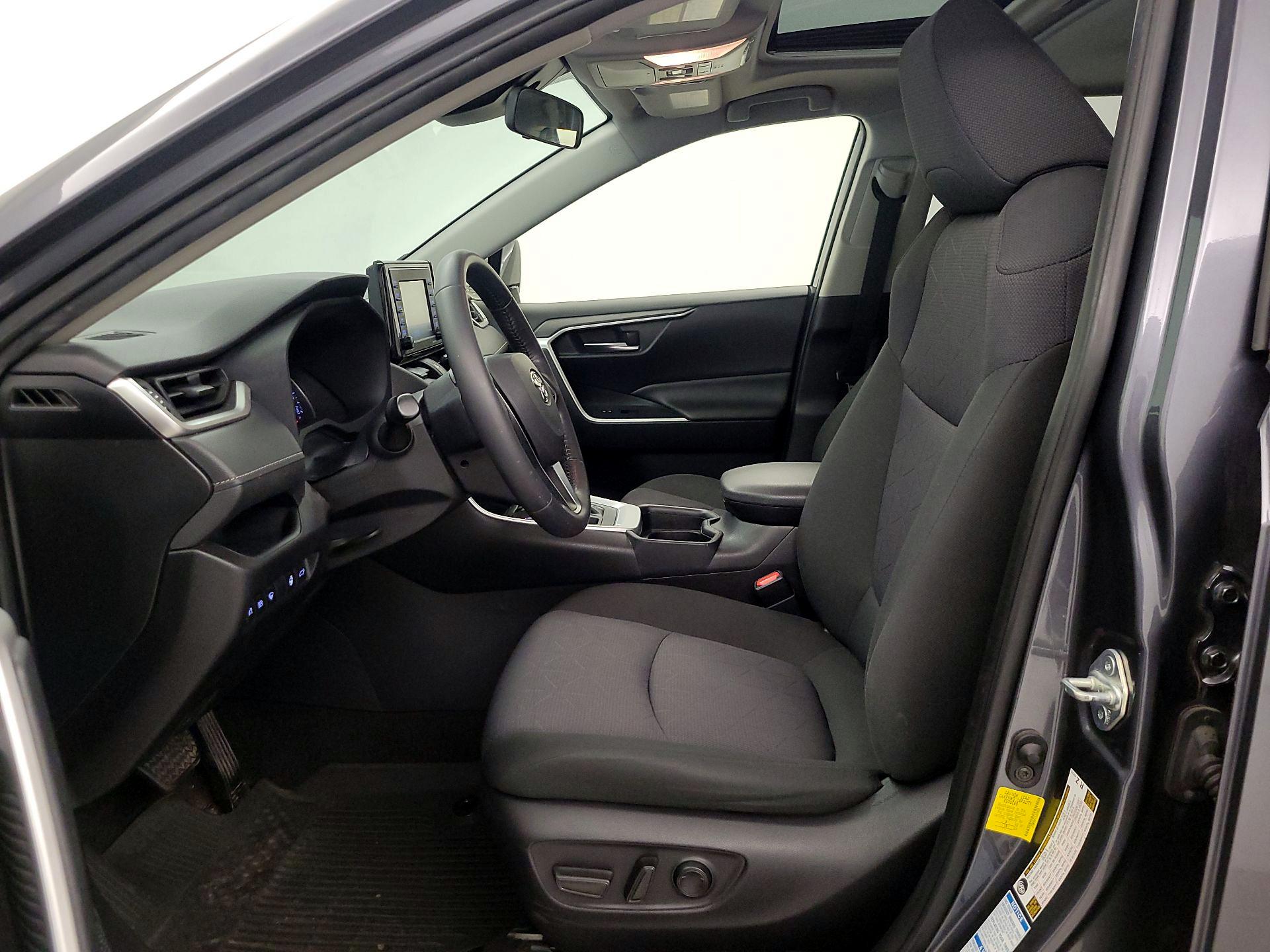 Thumbnail: 2020 Toyota RAV4 - 11