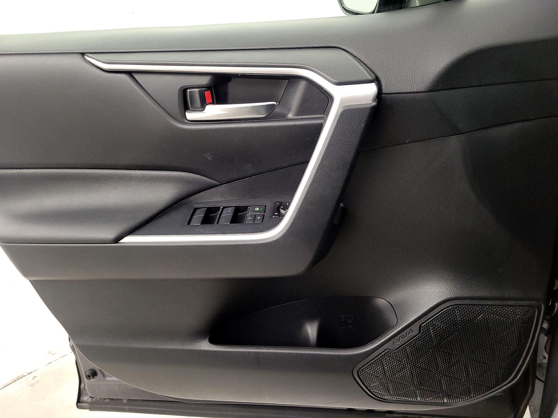 Thumbnail: 2020 Toyota RAV4 - 12