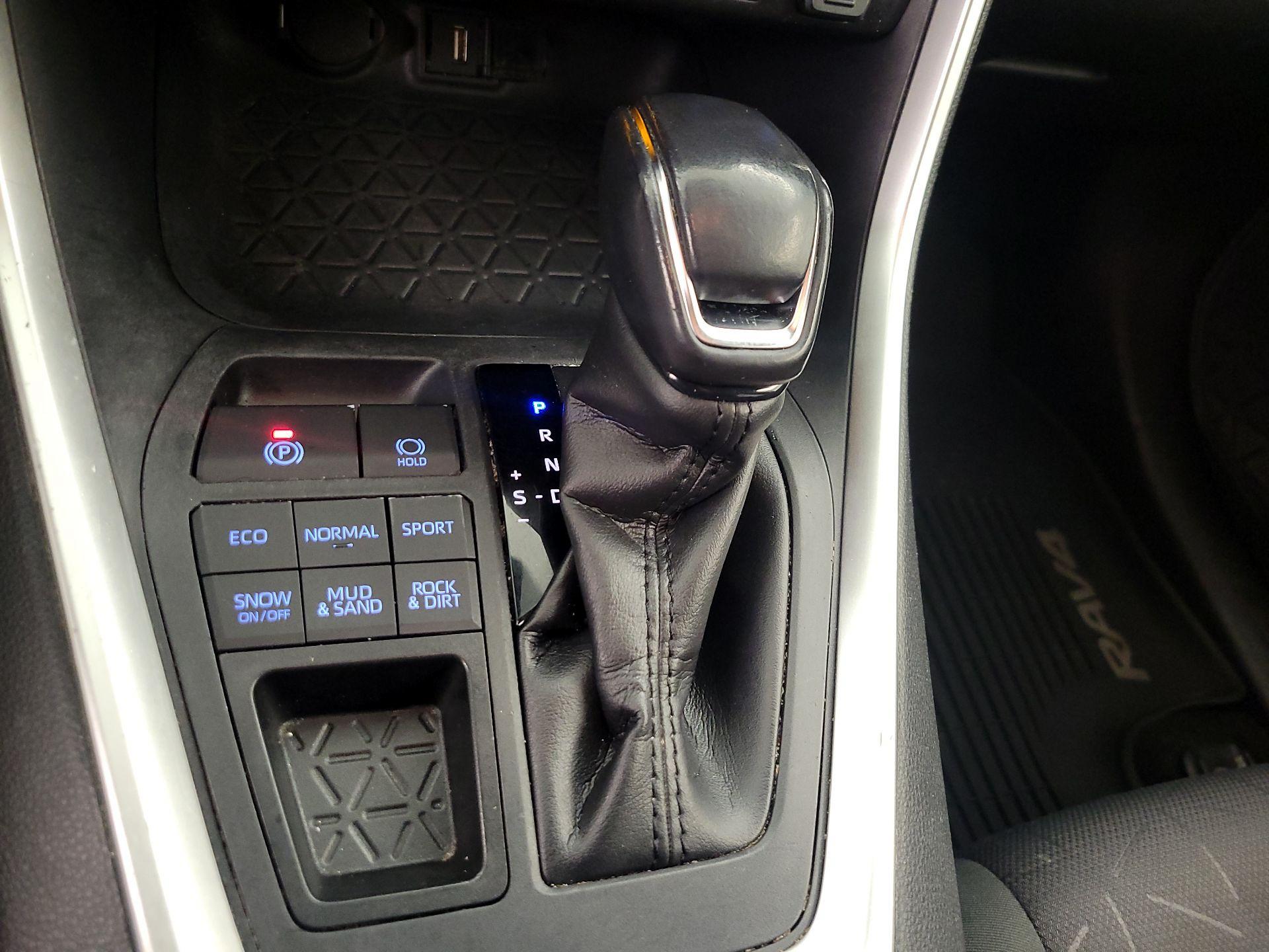 Thumbnail: 2020 Toyota RAV4 - 17