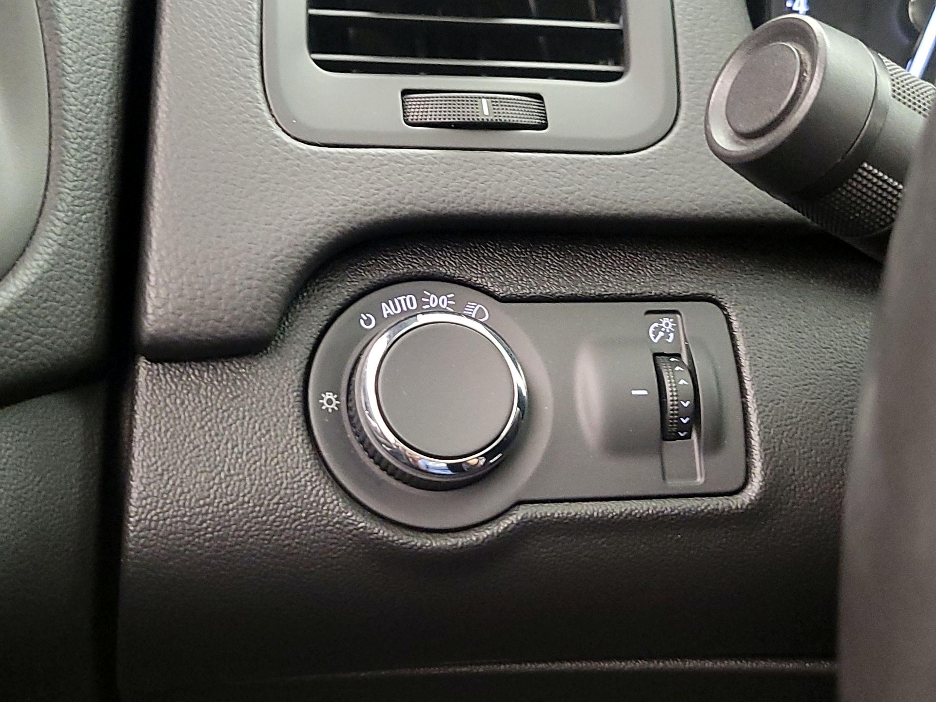 Thumbnail: 2015 Buick Regal - 13