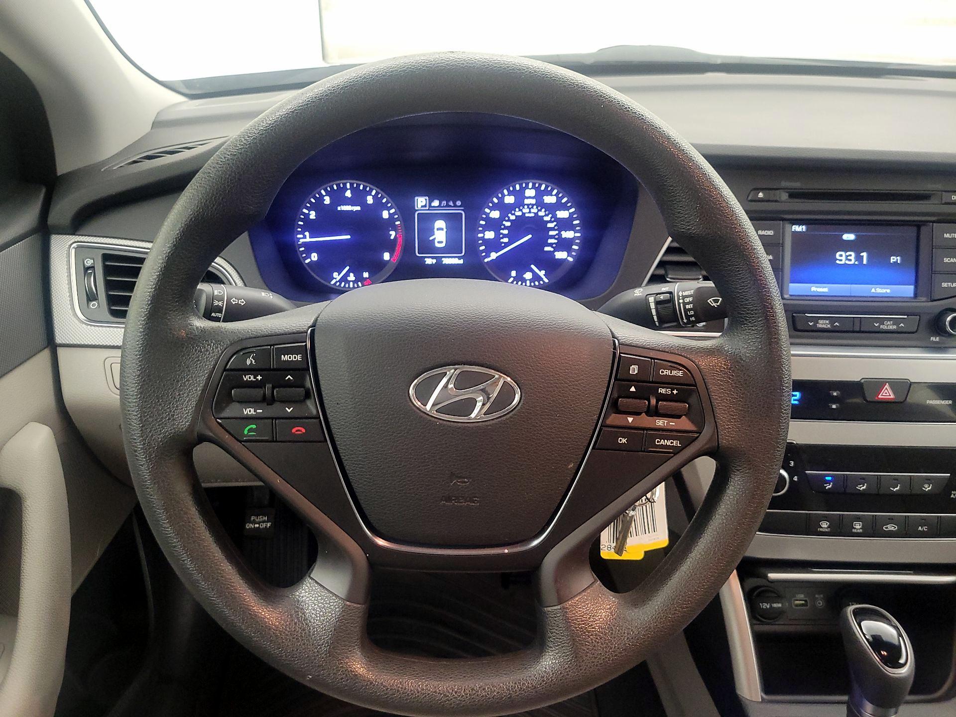 Thumbnail: 2015 Hyundai Sonata - 10