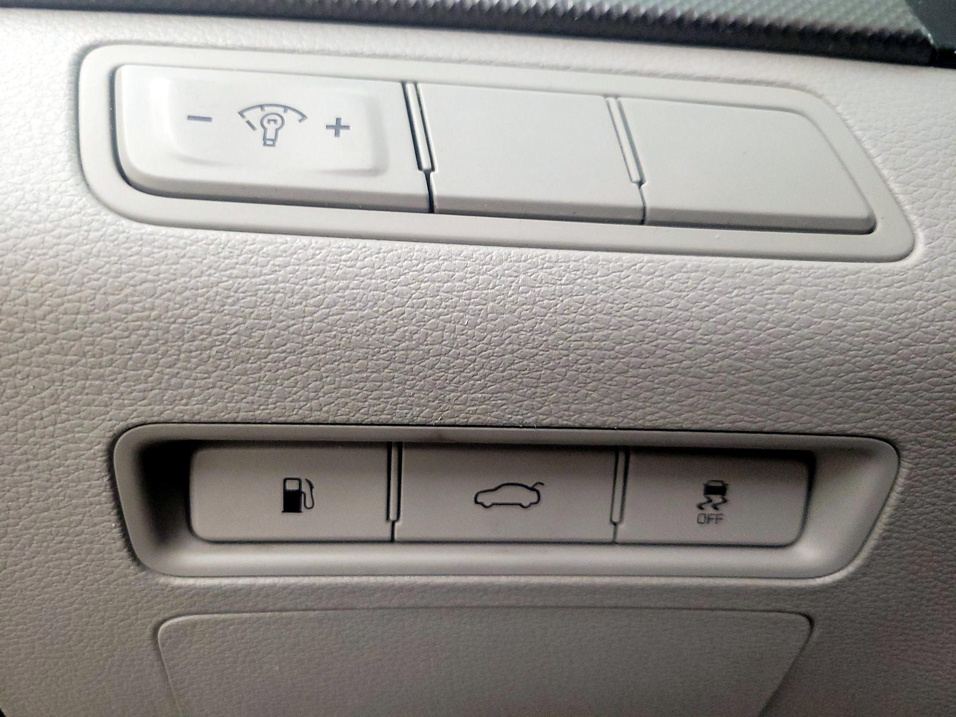 Thumbnail: 2015 Hyundai Sonata - 13