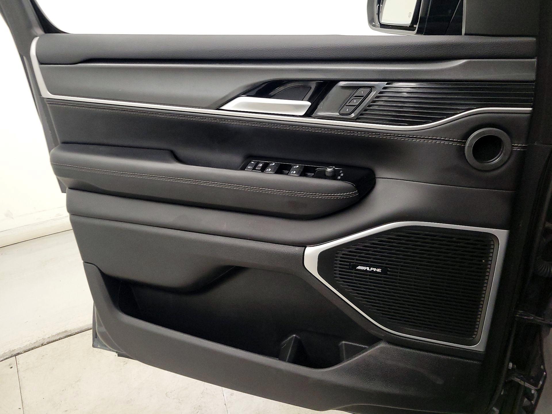 Thumbnail: 2022 Jeep Wagoneer - 12